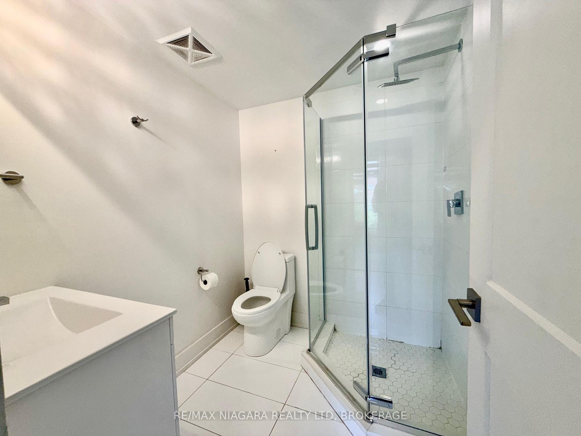 Photo 5 of 6065 McLeod Road, Niagara Falls, Arad/Fallsview — HOMEH