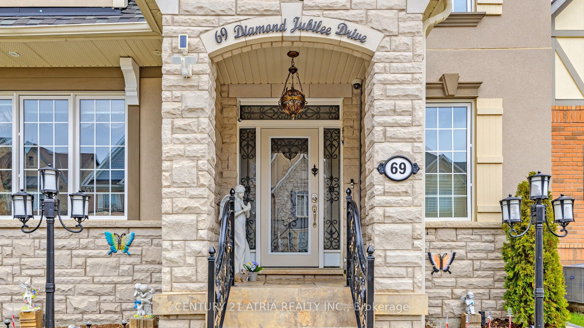 Photo 2 of 69 Diamond Jubilee Drive, Markham, Cornell — HOMEH