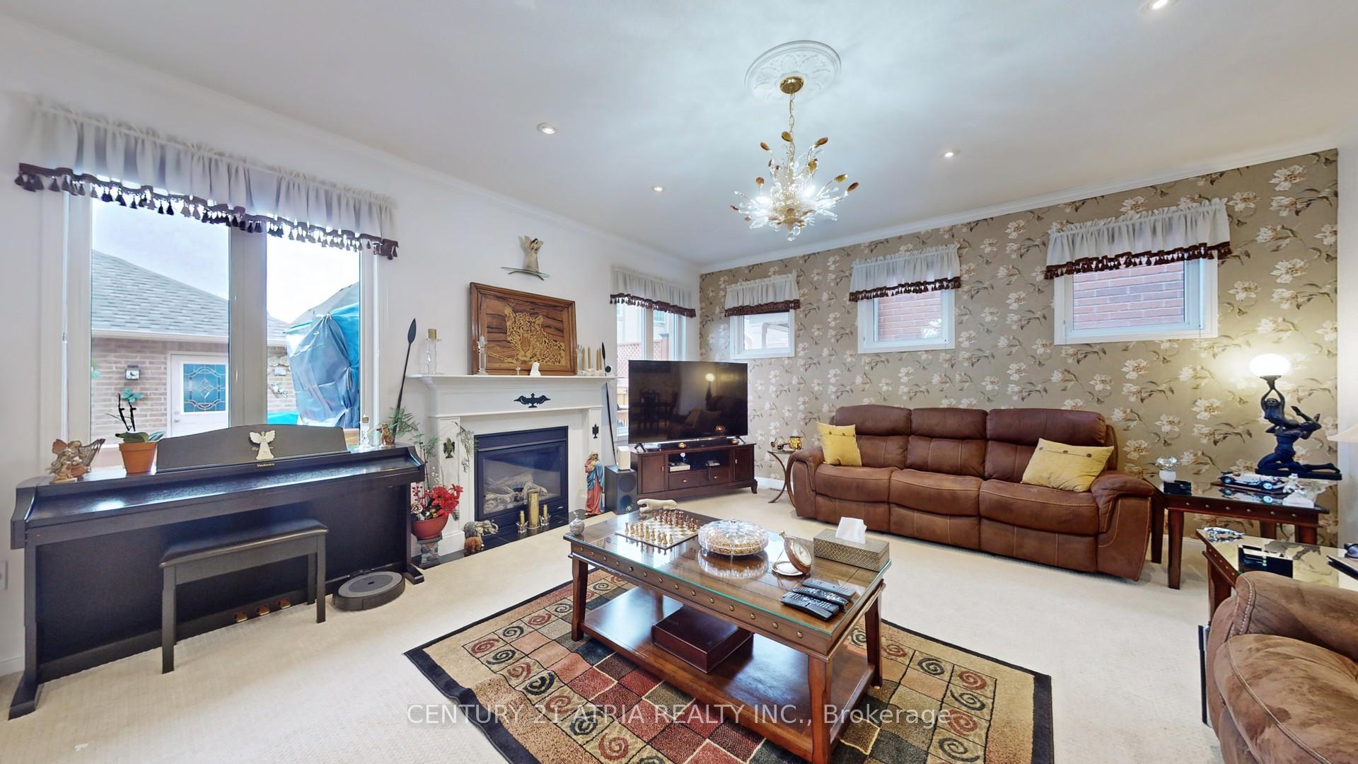Photo 7 of 69 Diamond Jubilee Drive, Markham, Cornell — HOMEH