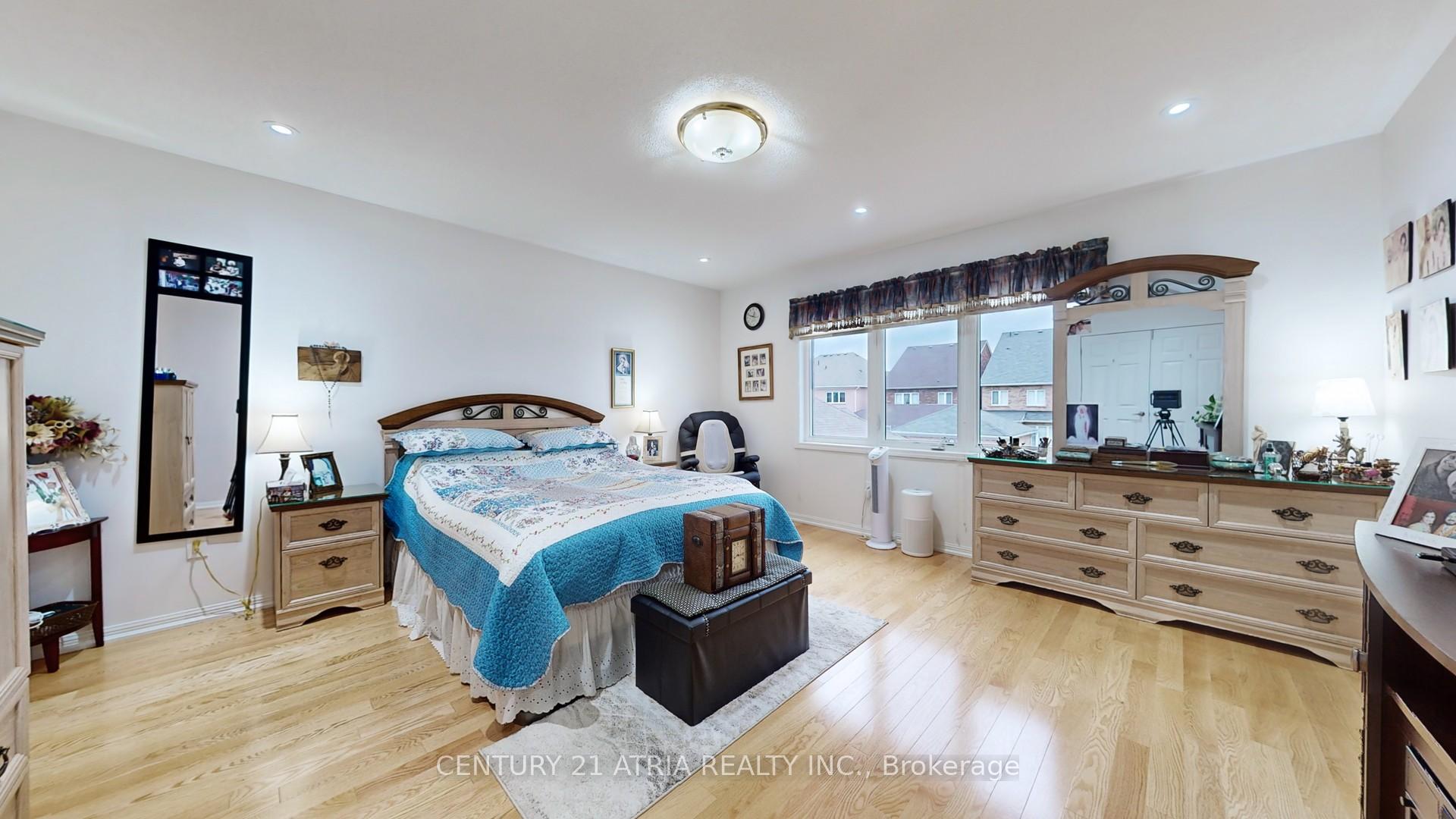 Photo 18 of 69 Diamond Jubilee Drive, Markham, Cornell — HOMEH
