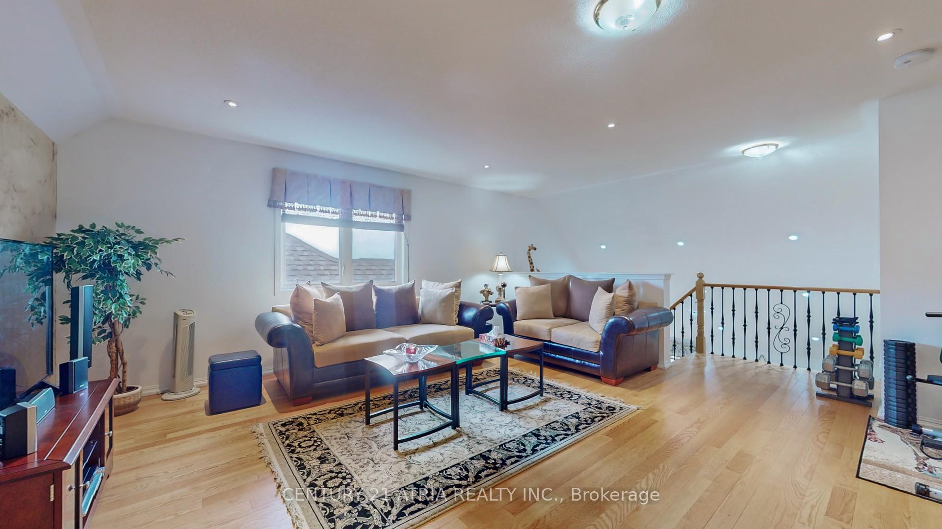 Photo 25 of 69 Diamond Jubilee Drive, Markham, Cornell — HOMEH