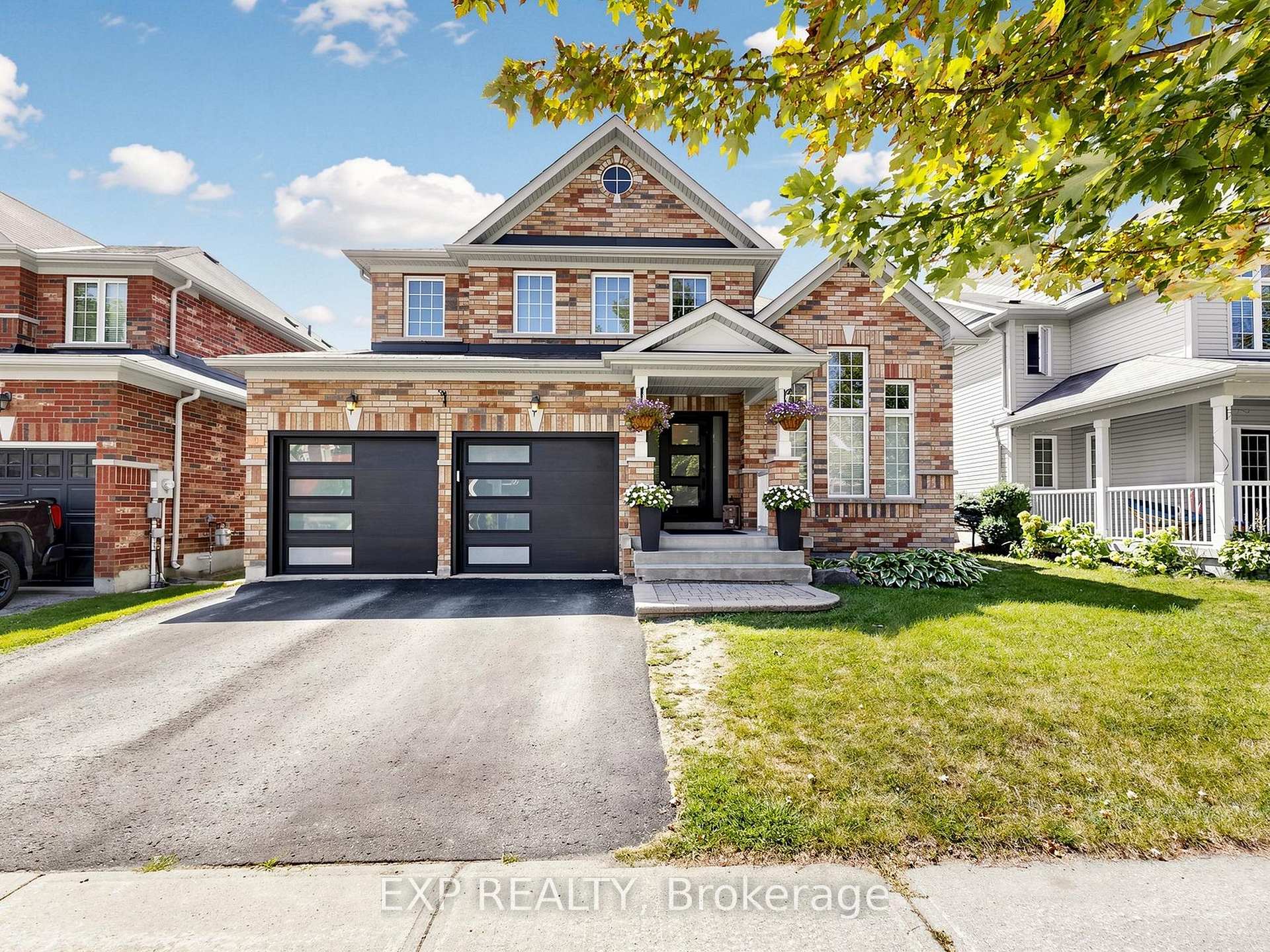 Photo 1 of 9 Carness Crescent, Georgina, Keswick South — HOMEH