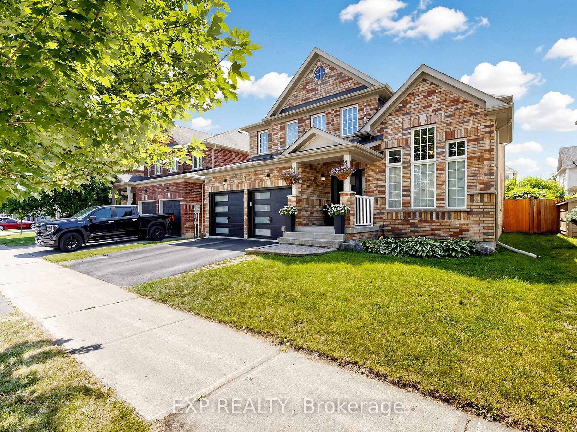 Photo 3 of 9 Carness Crescent, Georgina, Keswick South — HOMEH