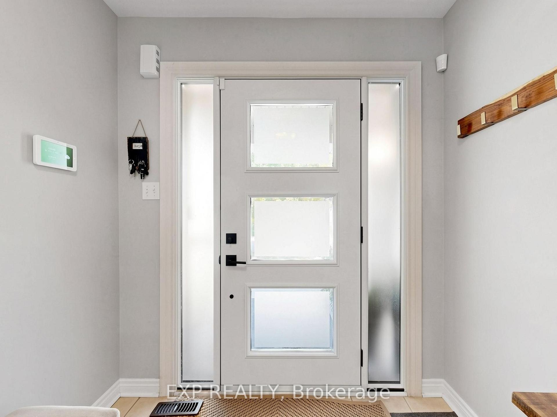 Photo 5 of 9 Carness Crescent, Georgina, Keswick South — HOMEH