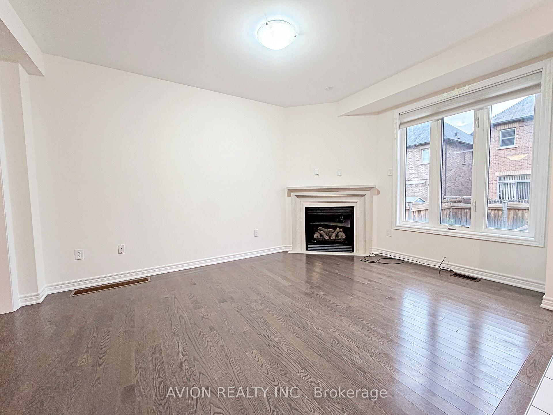 Photo 2 of 124 Wilfred Murison Avenue, Markham, Berczy — HOMEH