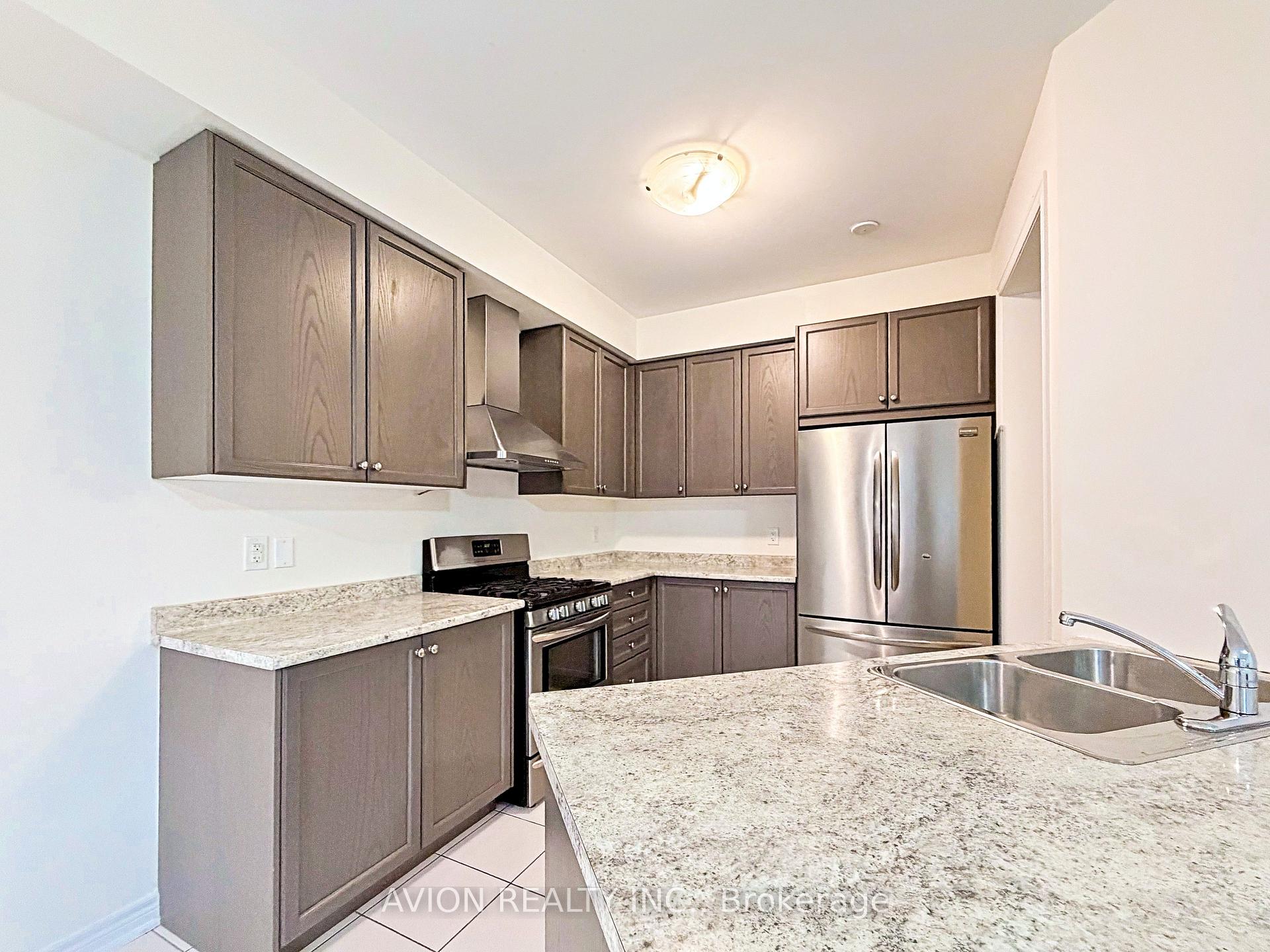 Photo 6 of 124 Wilfred Murison Avenue, Markham, Berczy — HOMEH
