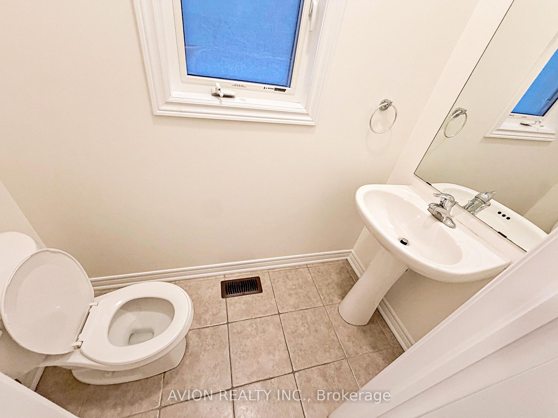 Photo 9 of 124 Wilfred Murison Avenue, Markham, Berczy — HOMEH