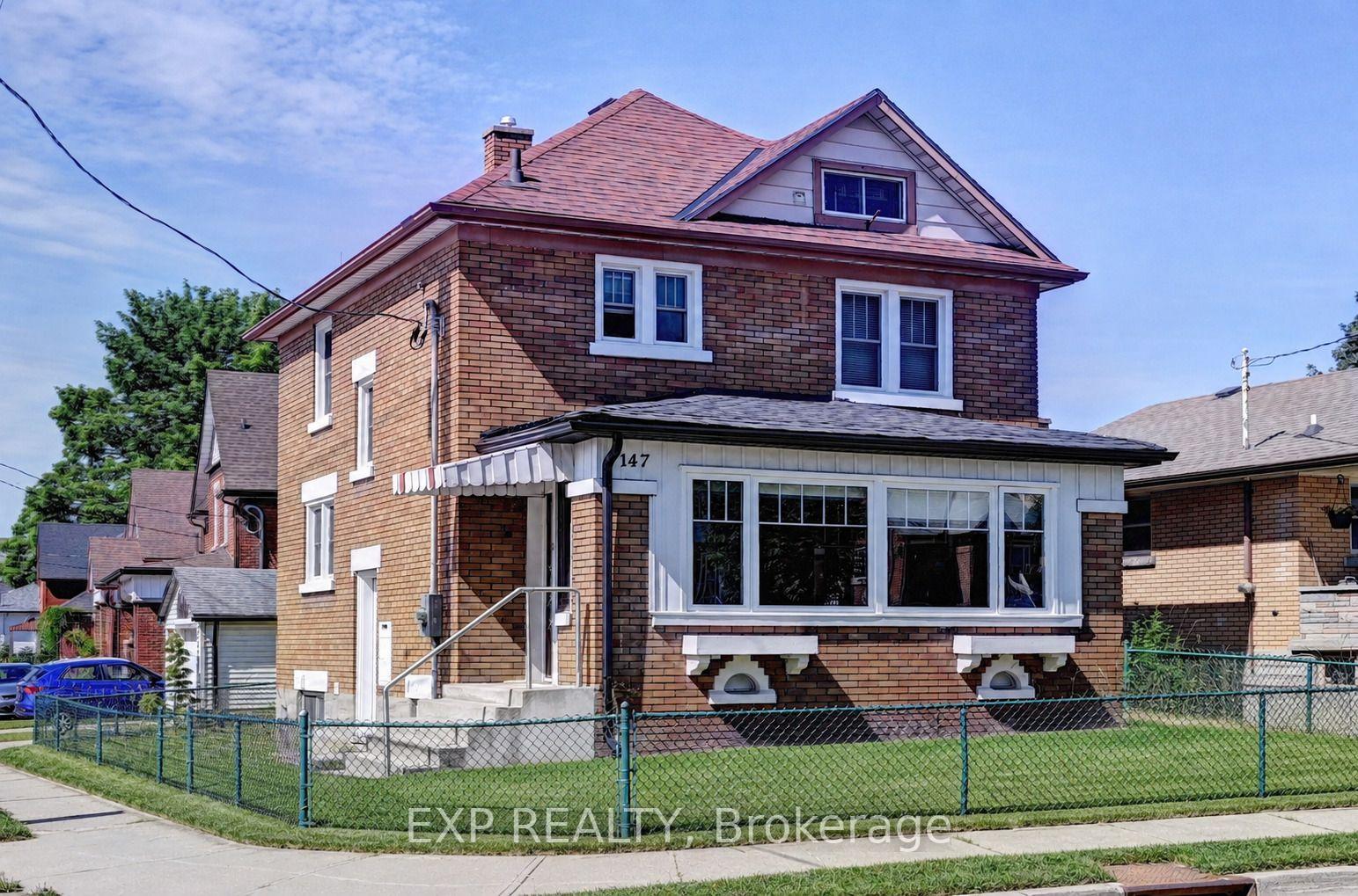 Photo of 147 Courtland Avenue E