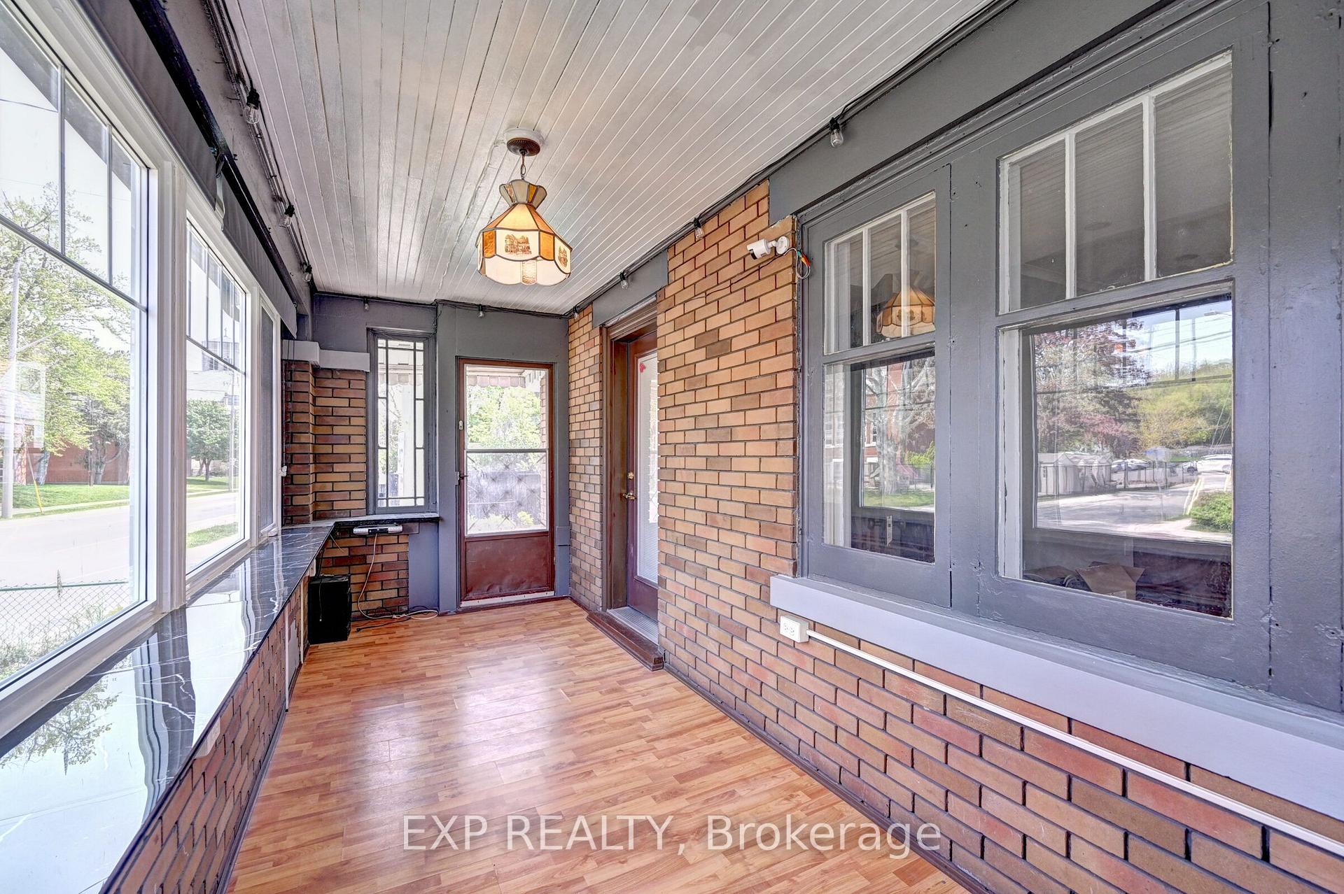 Photo 4 of 147 Courtland Avenue E, Kitchener, Cedar Hill — HOMEH