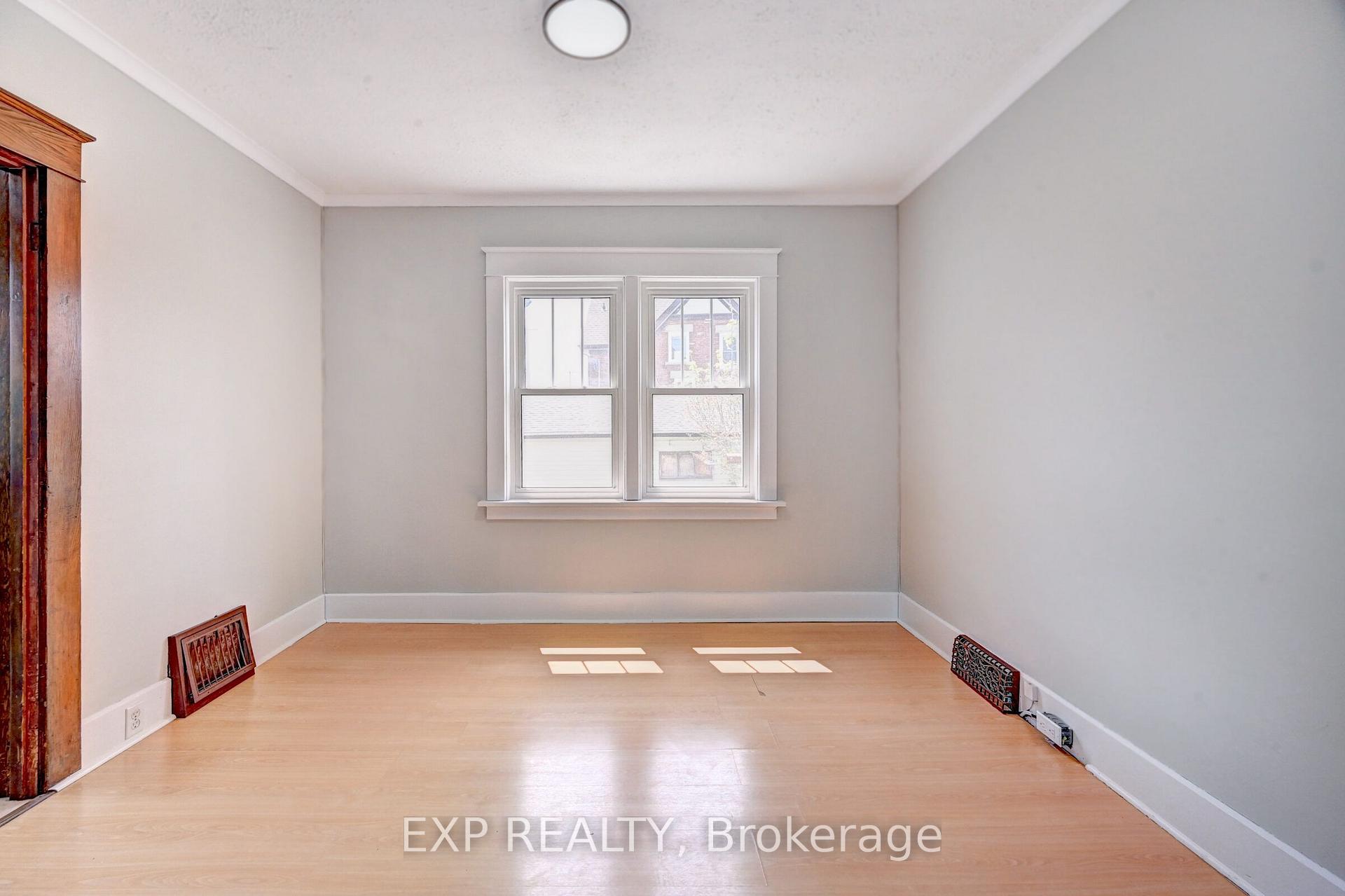 Photo 7 of 147 Courtland Avenue E, Kitchener, Cedar Hill — HOMEH