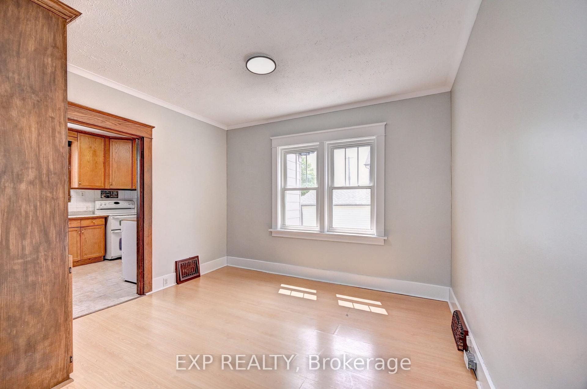 Photo 8 of 147 Courtland Avenue E, Kitchener, Cedar Hill — HOMEH