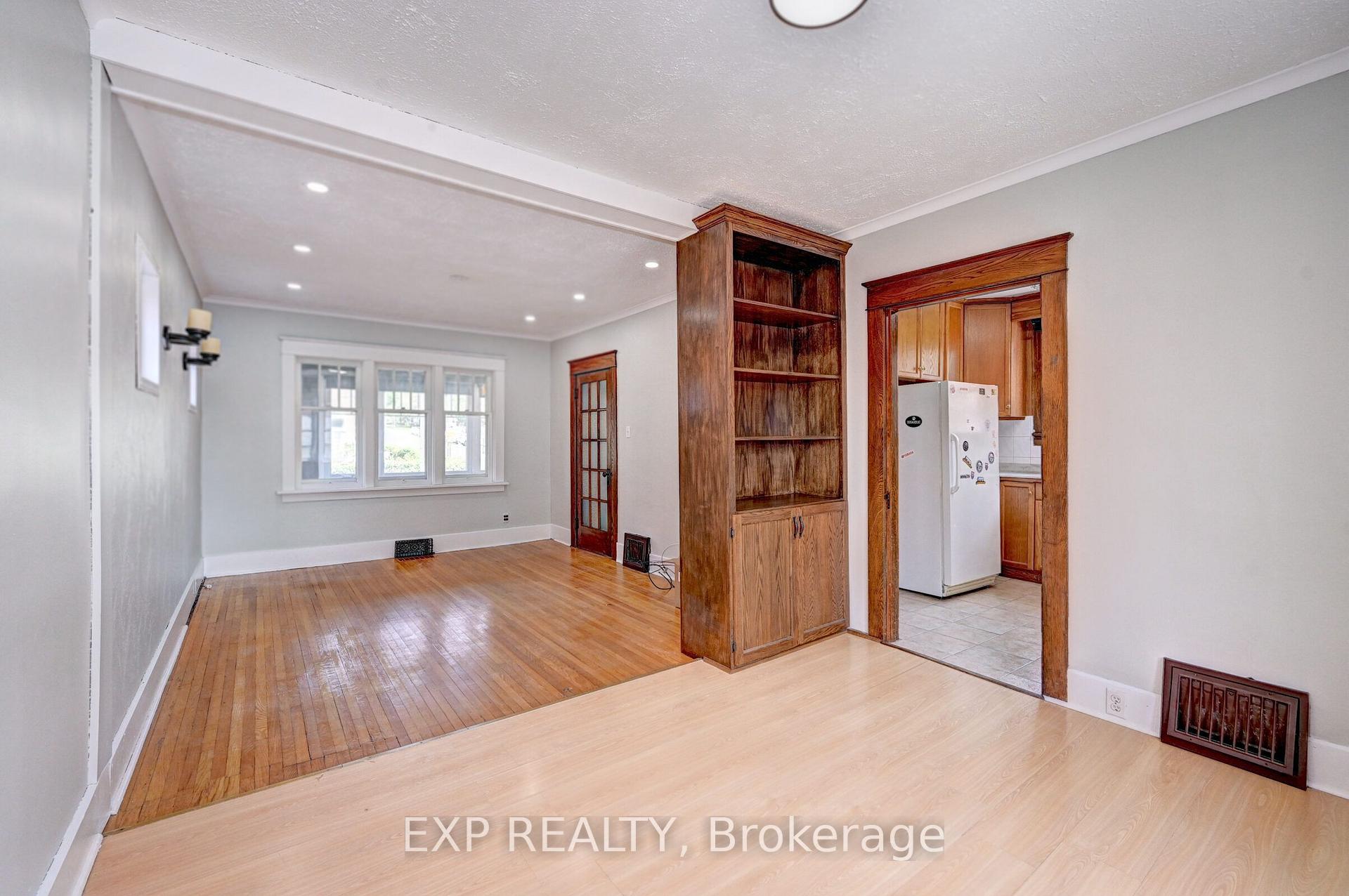 Photo 9 of 147 Courtland Avenue E, Kitchener, Cedar Hill — HOMEH