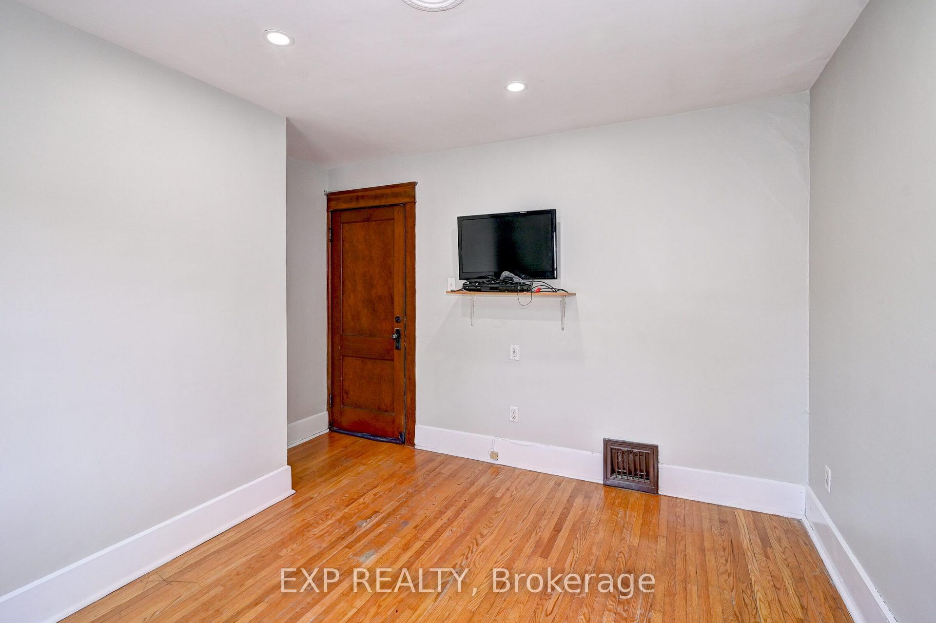 Photo 27 of 147 Courtland Avenue E, Kitchener, Cedar Hill — HOMEH