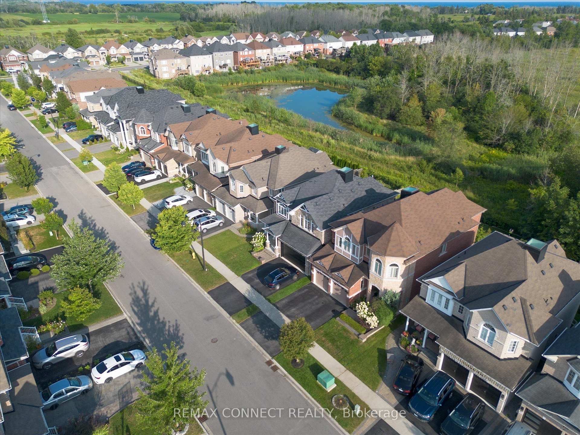 Photo 4 of 120 Sharplin Drive, Ajax, South East — HOMEH