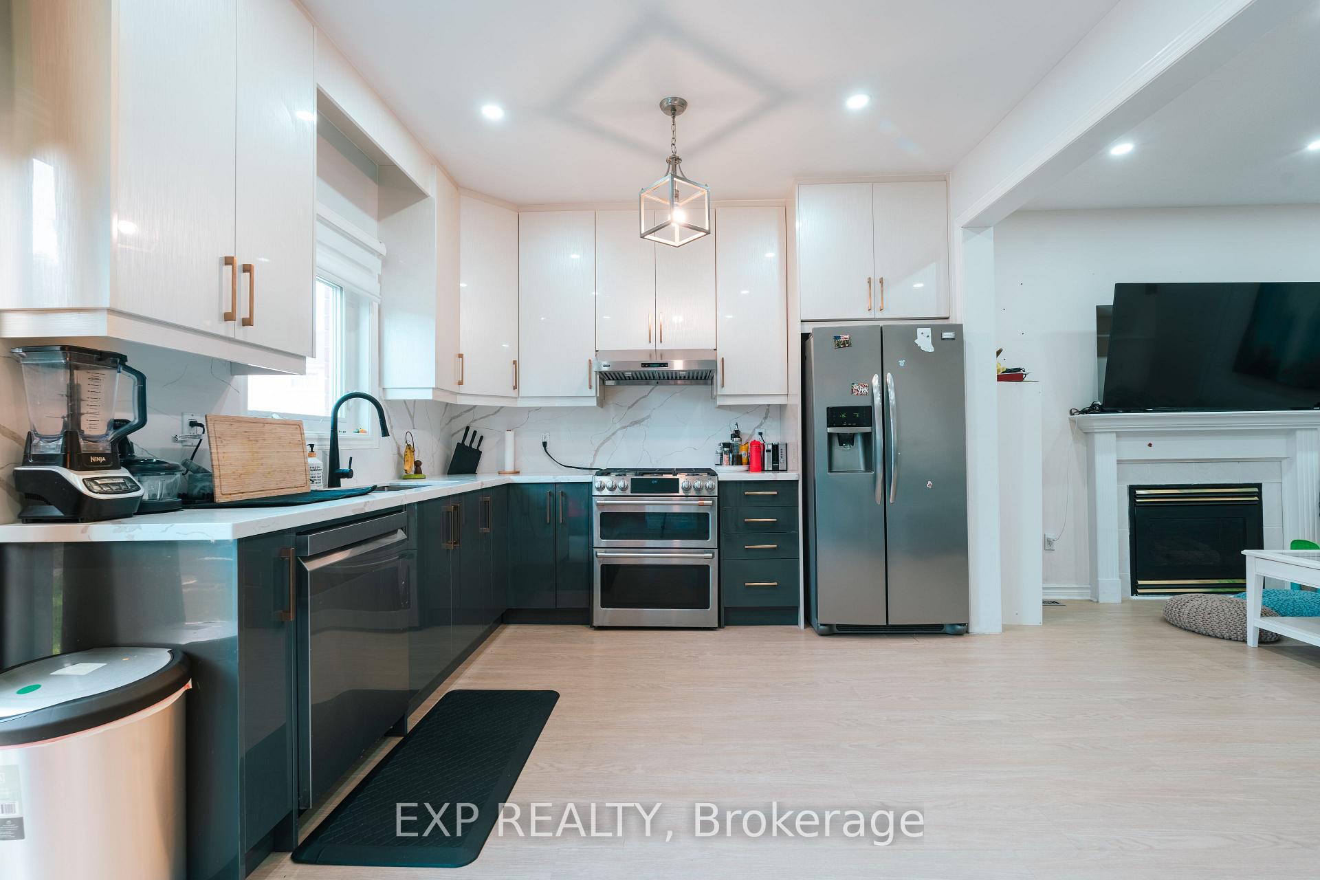 Photo 3 of Unit Upper, 206 Drinkwater Road, Brampton, Fletcher's West — HOMEH