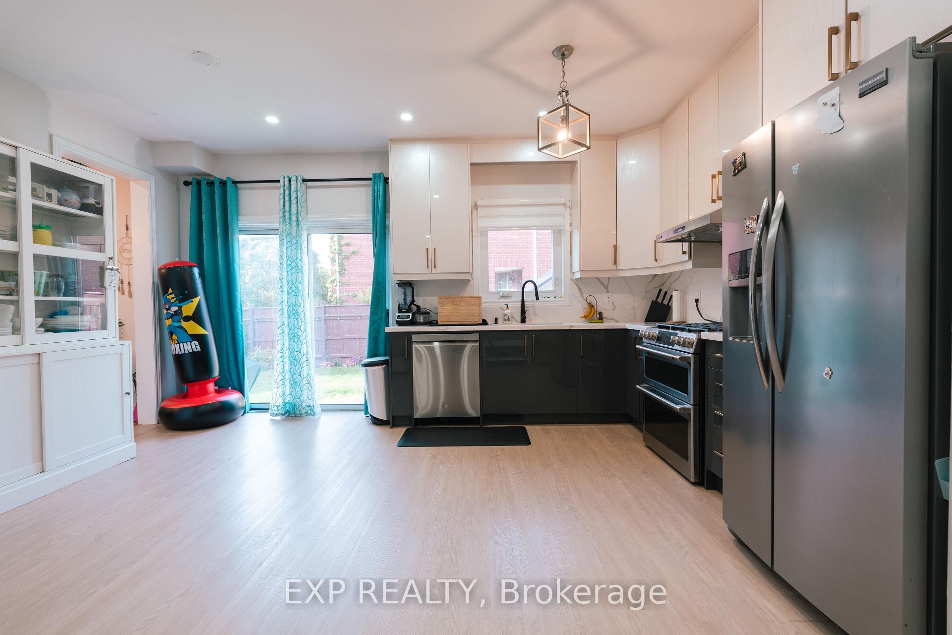 Photo 4 of Unit Upper, 206 Drinkwater Road, Brampton, Fletcher's West — HOMEH