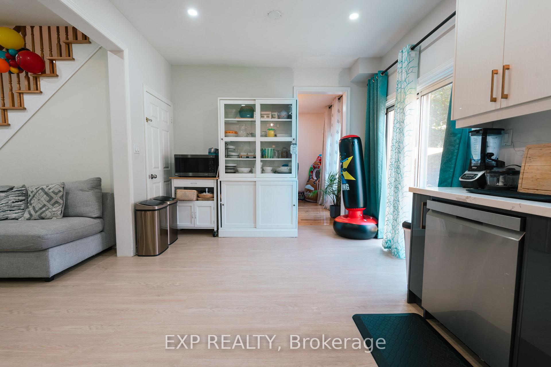 Photo 5 of Unit Upper, 206 Drinkwater Road, Brampton, Fletcher's West — HOMEH