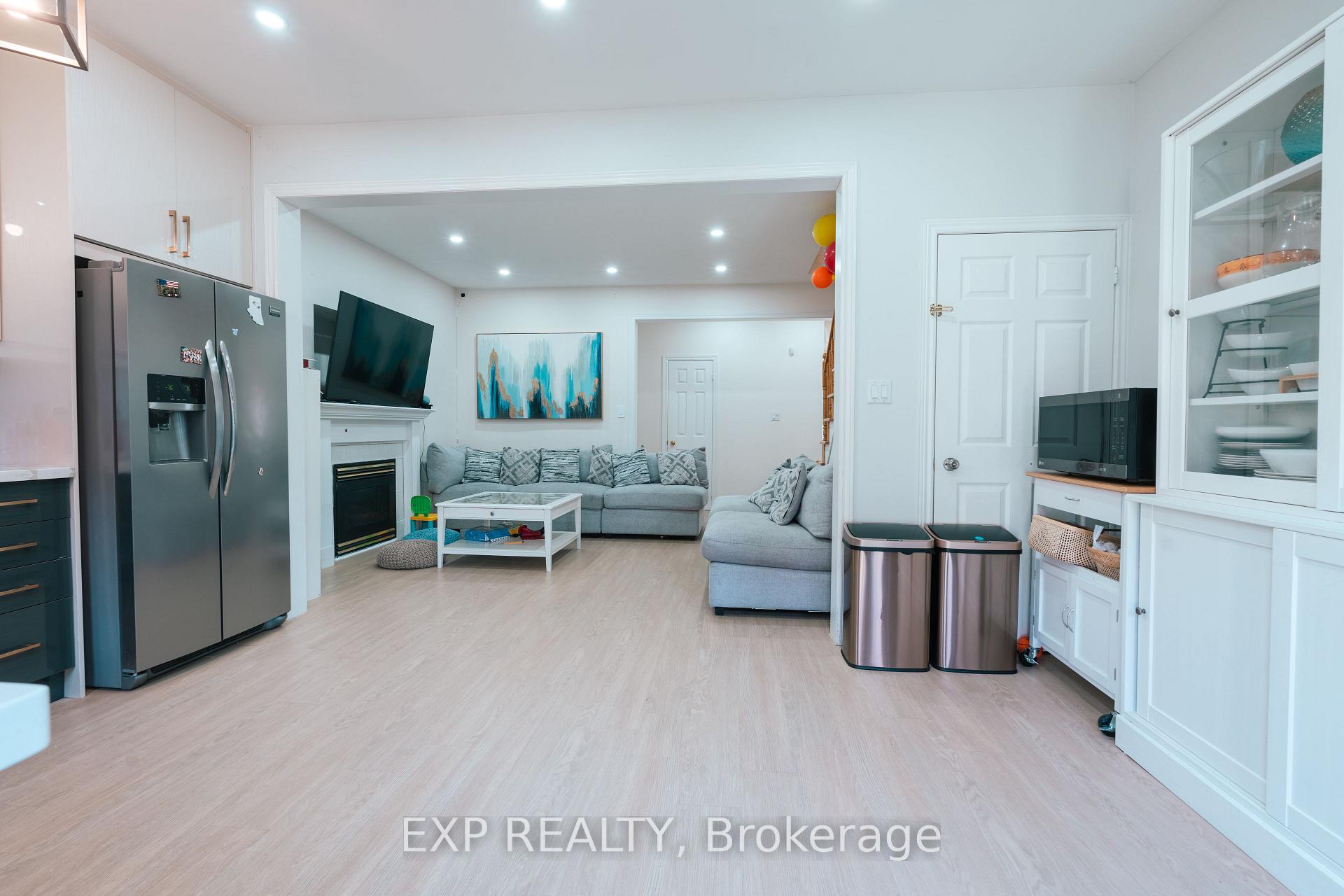 Photo 7 of Unit Upper, 206 Drinkwater Road, Brampton, Fletcher's West — HOMEH