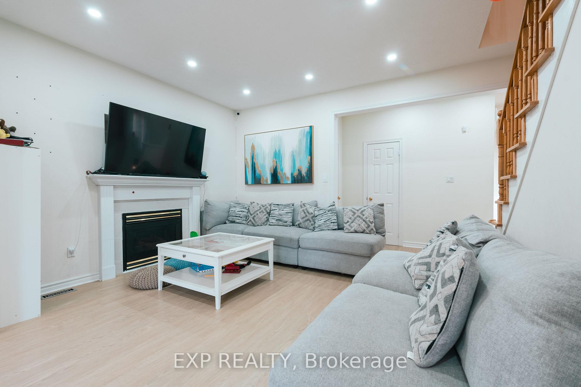 Photo 8 of Unit Upper, 206 Drinkwater Road, Brampton, Fletcher's West — HOMEH