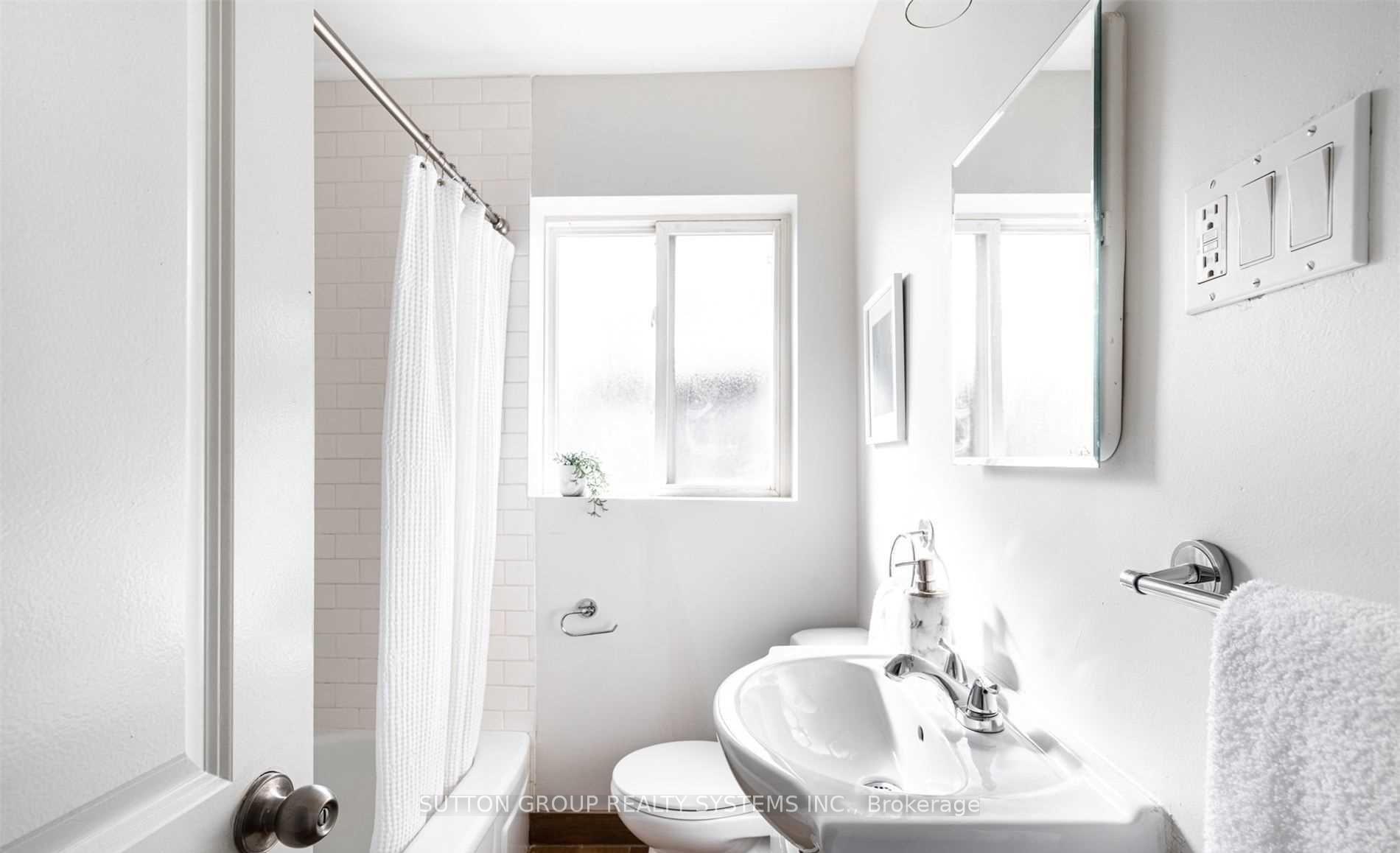Photo 9 of Unit 3, 465 Ashdale Avenue, Toronto, Greenwood-Coxwell — HOMEH