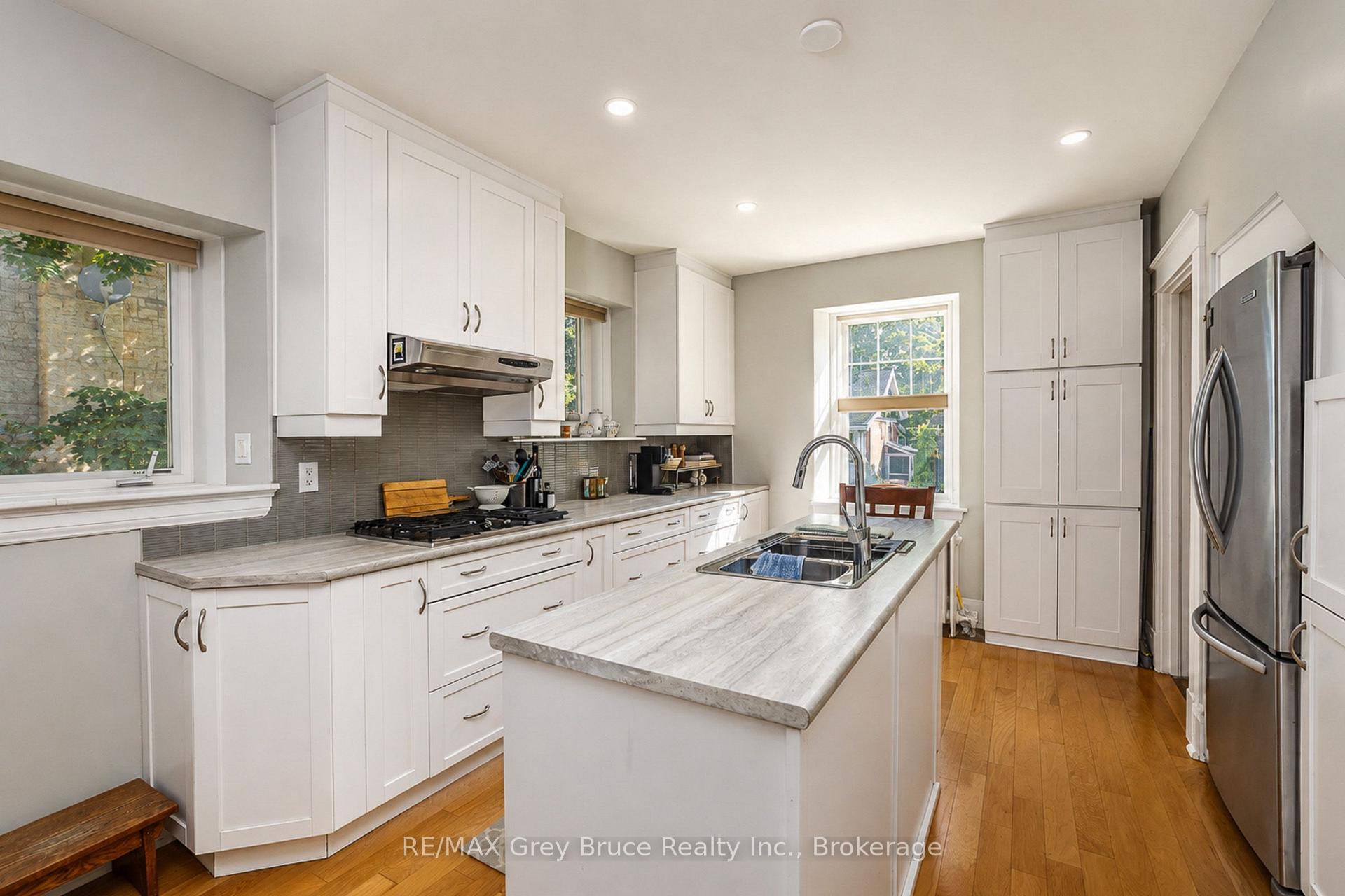 Photo 11 of 772 3rd Avenue W, Owen Sound — HOMEH
