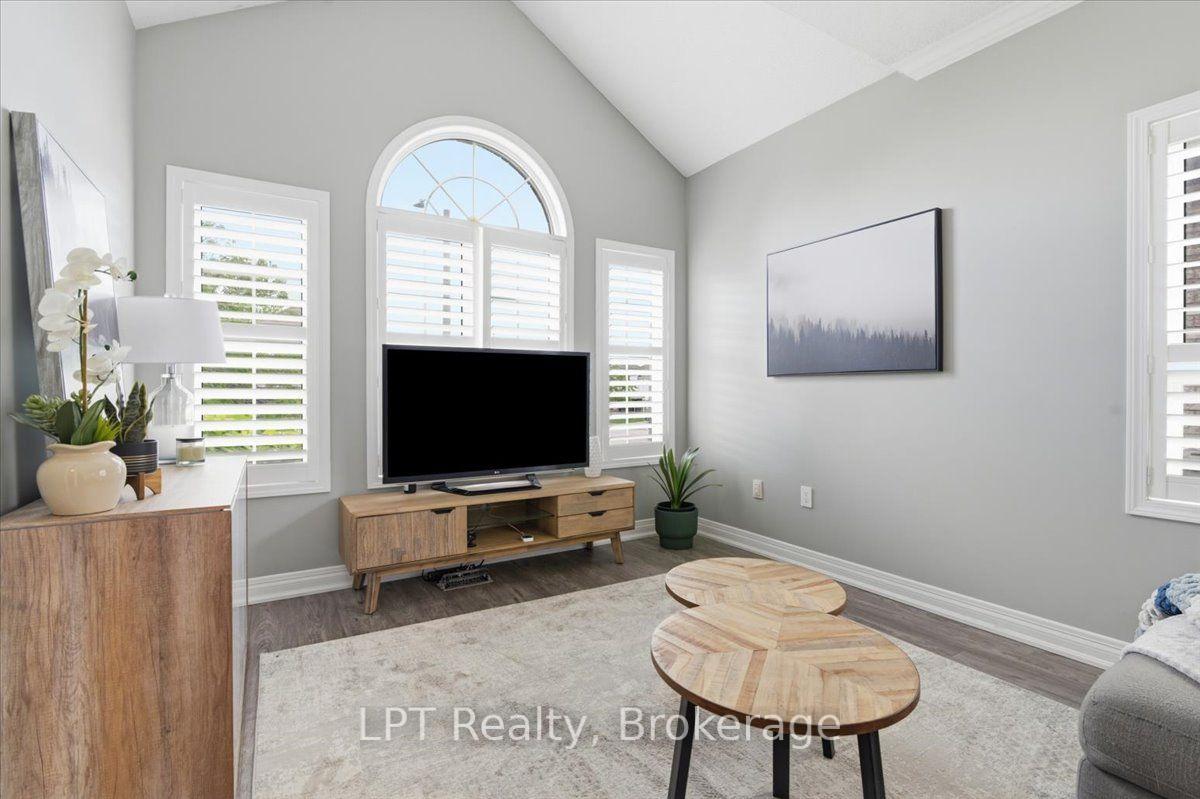 Photo 7 of 111 Lunney Crescent, Clarington, Bowmanville — HOMEH