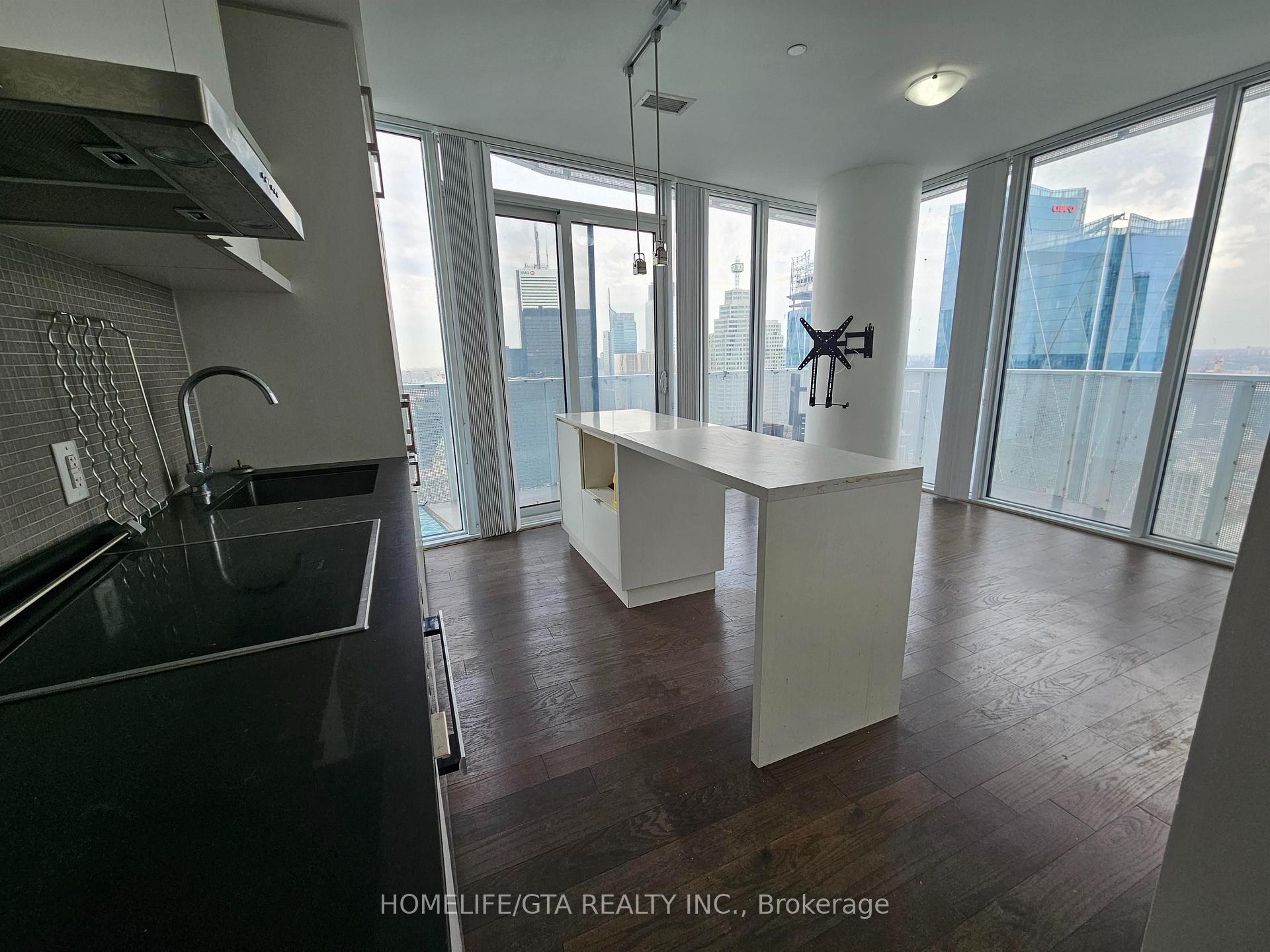 Photo 4 of Unit 5904, 100 Harbour Street, Toronto, Waterfront Communities — HOMEH