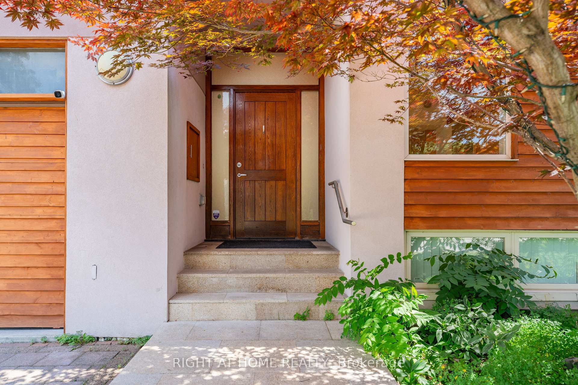 Photo 3 of 49 Tottenham Road, North York, Banbury-Don Mills — HOMEH