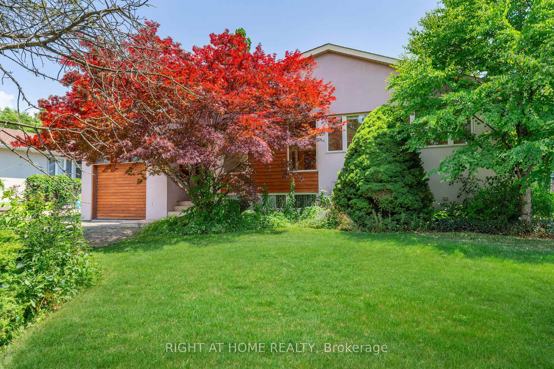 Photo 2 of 49 Tottenham Road, North York, Banbury-Don Mills — HOMEH
