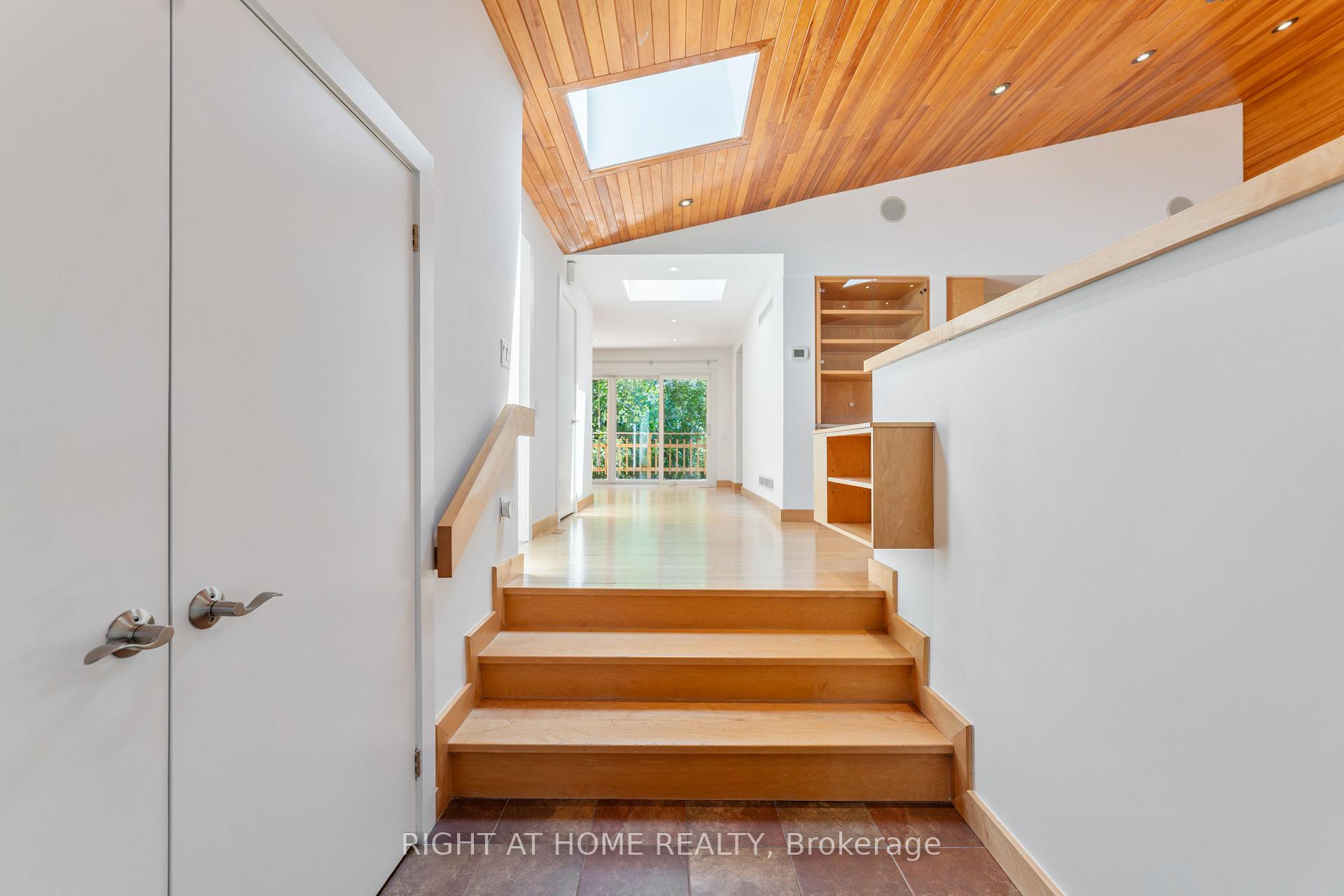 Photo 4 of 49 Tottenham Road, North York, Banbury-Don Mills — HOMEH