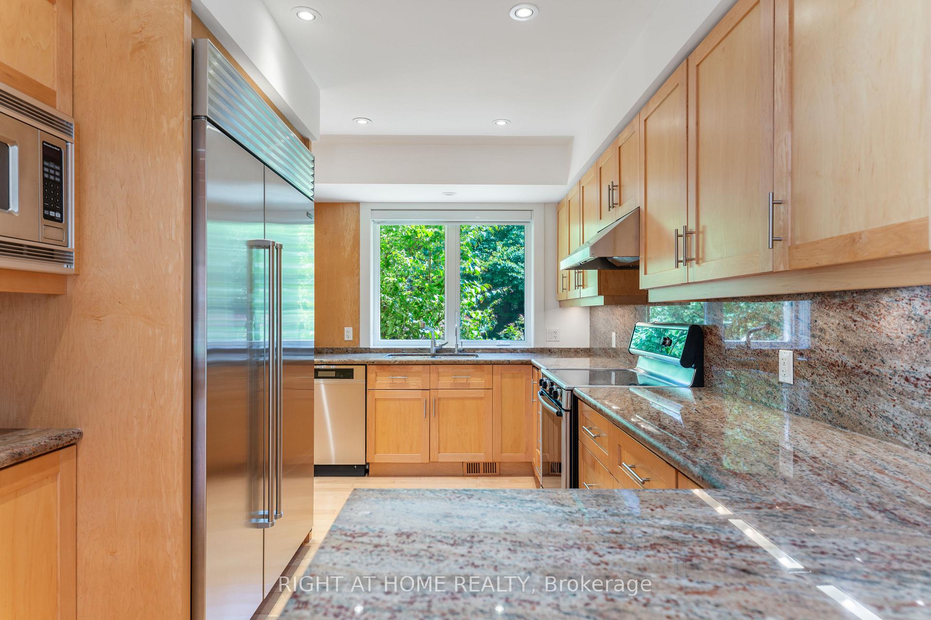 Photo 11 of 49 Tottenham Road, North York, Banbury-Don Mills — HOMEH