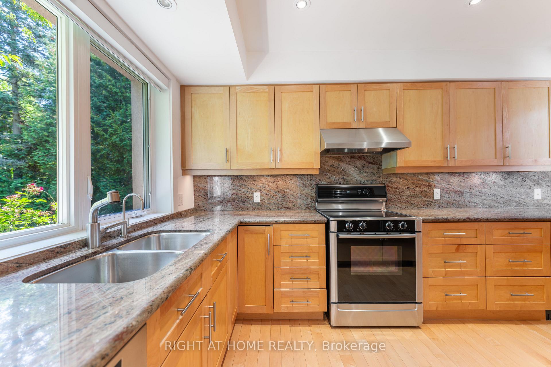 Photo 12 of 49 Tottenham Road, North York, Banbury-Don Mills — HOMEH