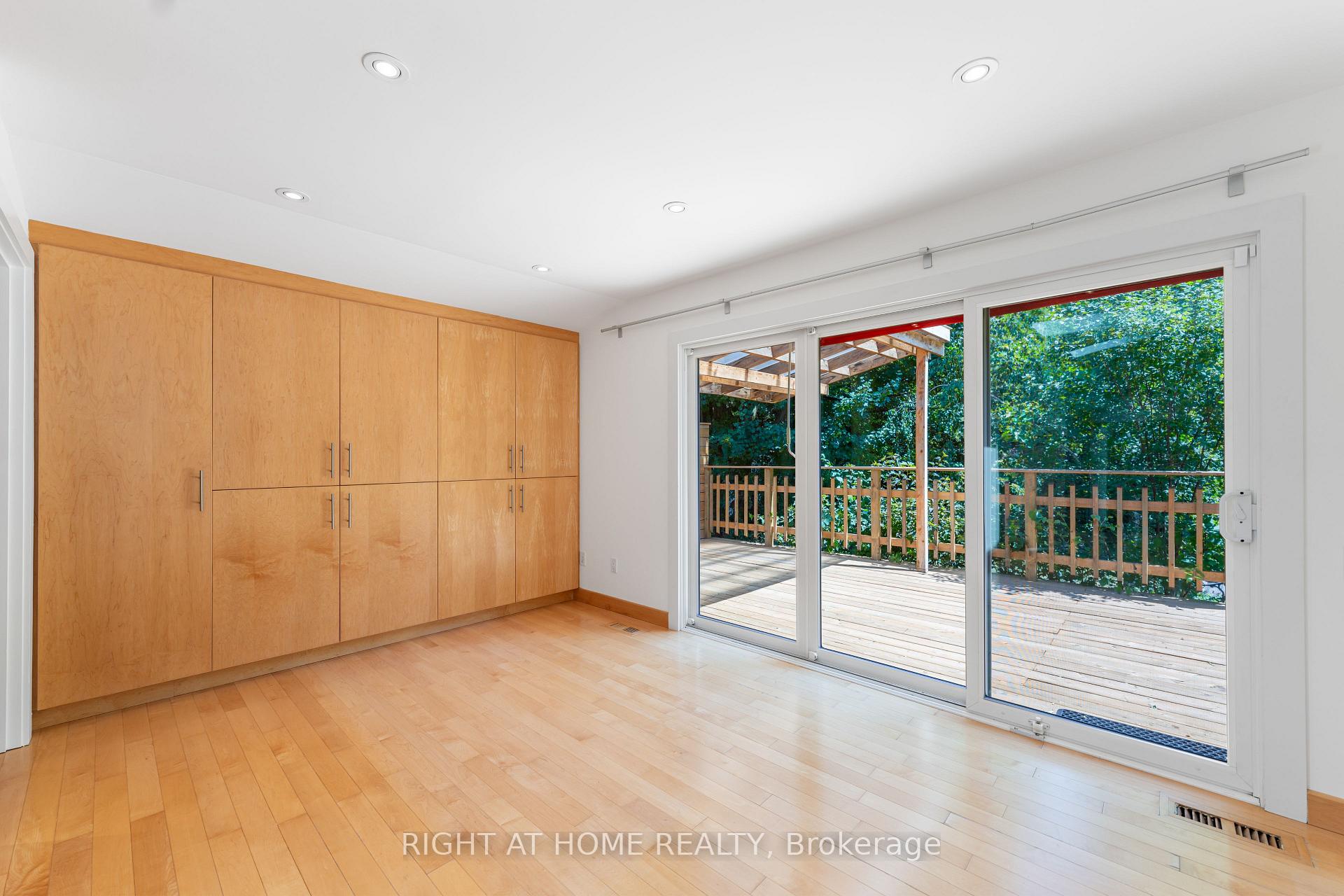Photo 15 of 49 Tottenham Road, North York, Banbury-Don Mills — HOMEH
