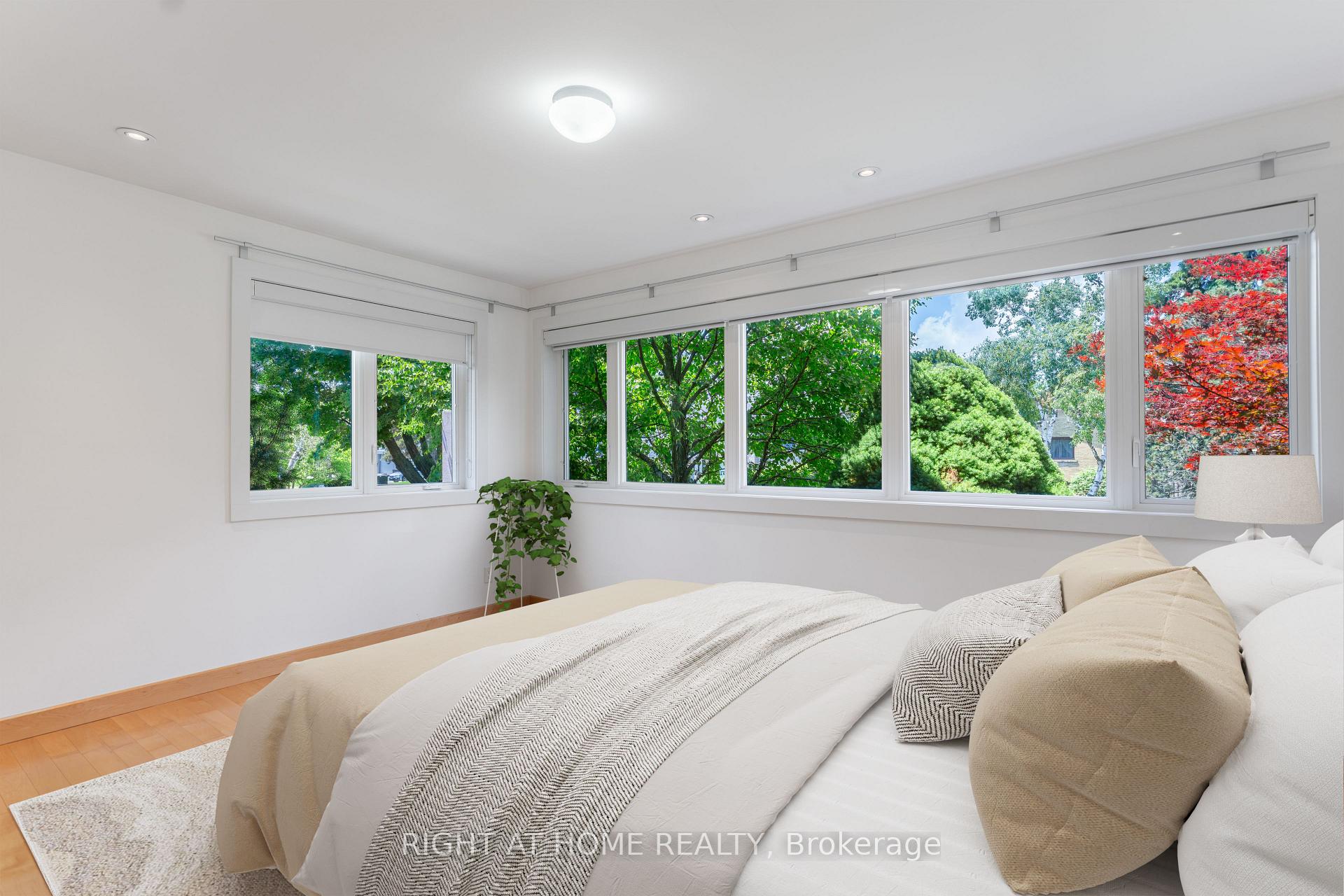 Photo 18 of 49 Tottenham Road, North York, Banbury-Don Mills — HOMEH