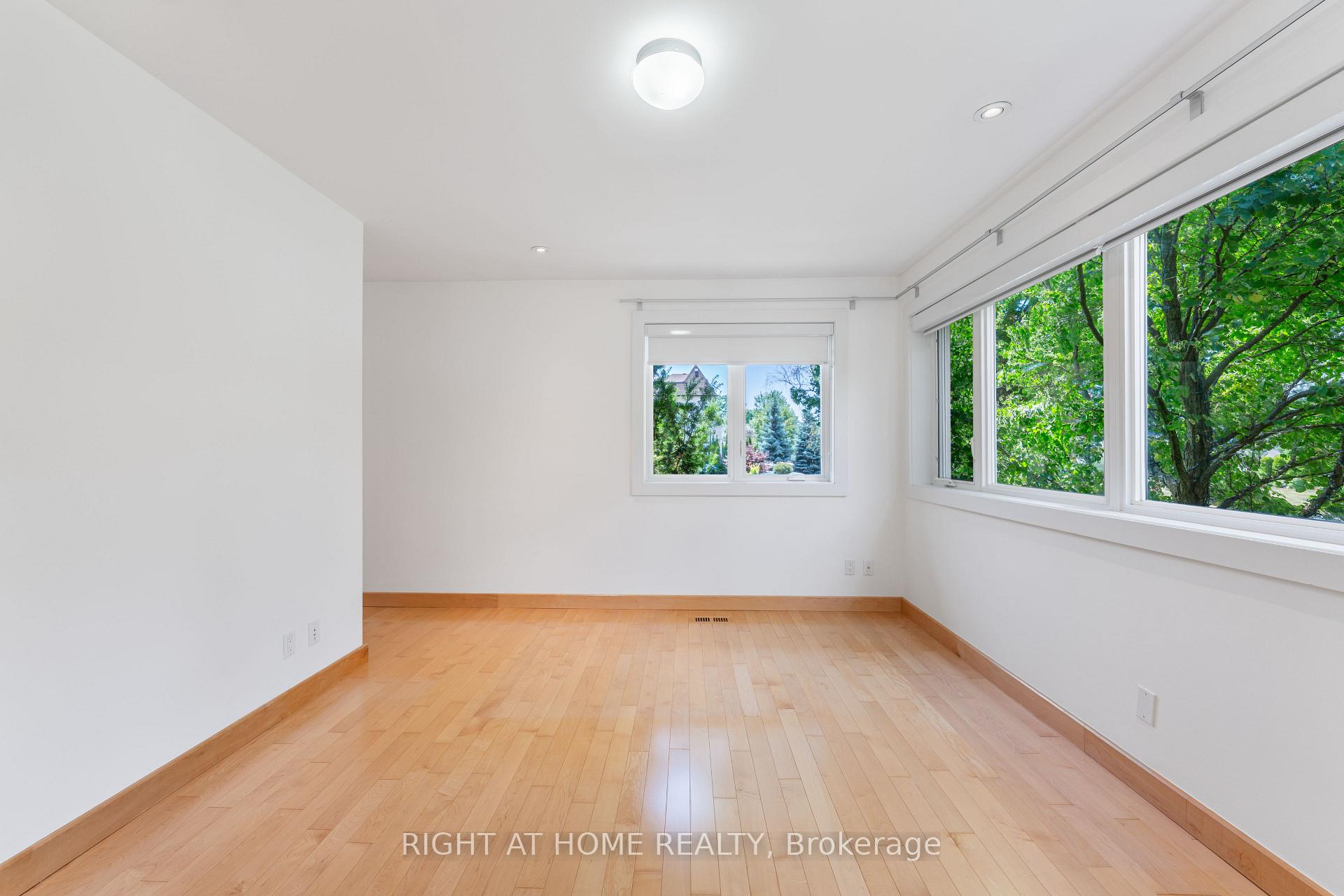 Photo 20 of 49 Tottenham Road, North York, Banbury-Don Mills — HOMEH