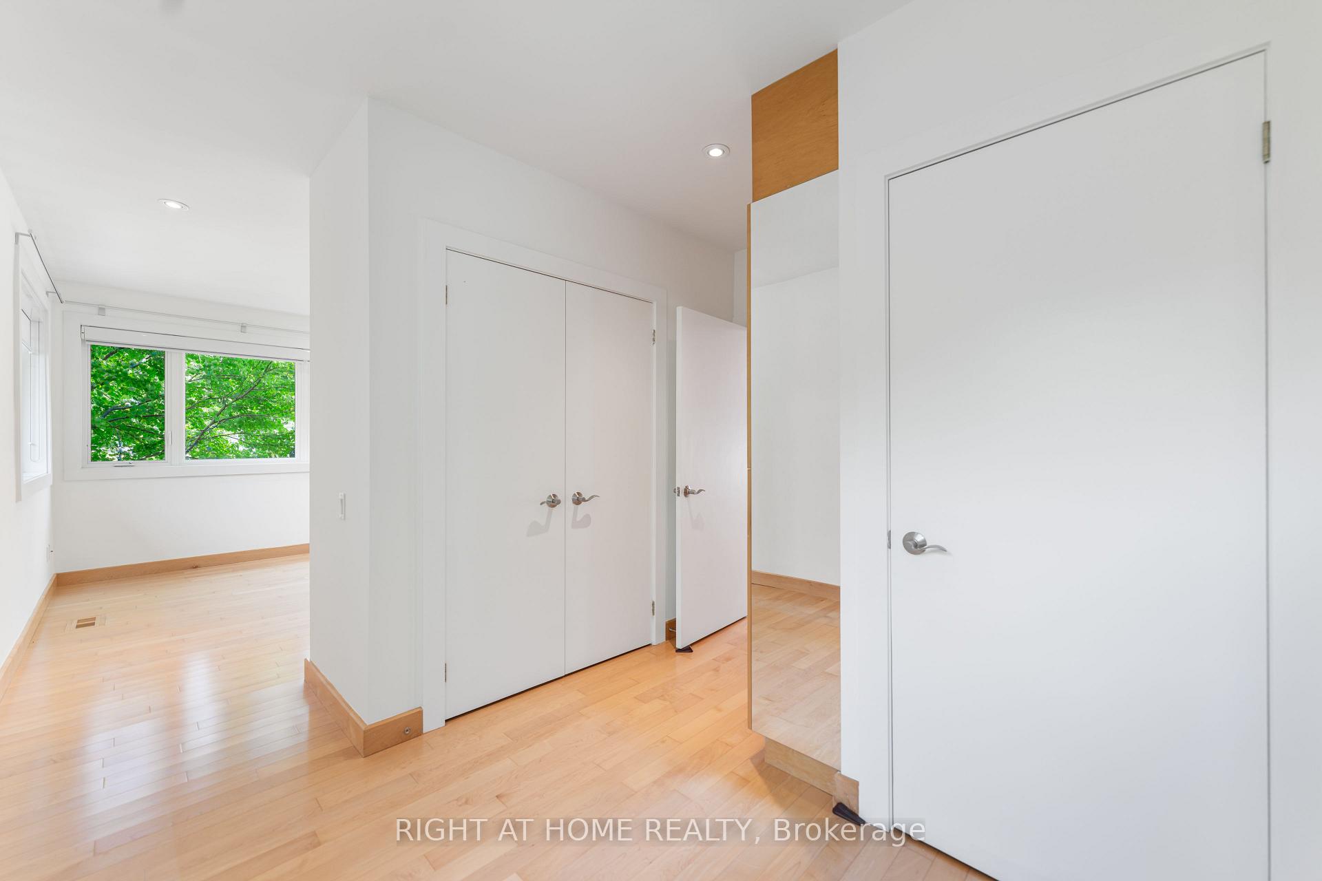 Photo 21 of 49 Tottenham Road, North York, Banbury-Don Mills — HOMEH