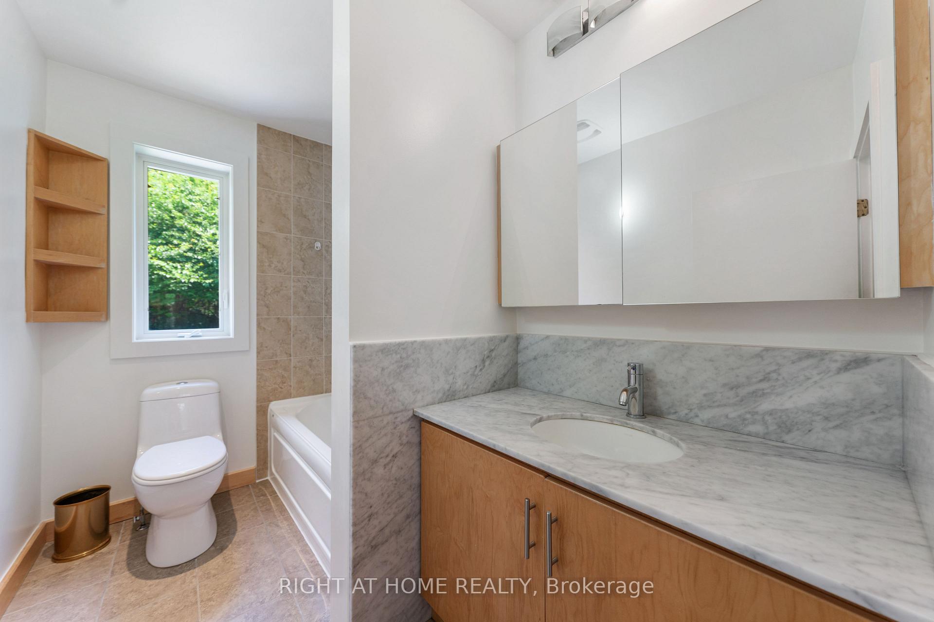 Photo 22 of 49 Tottenham Road, North York, Banbury-Don Mills — HOMEH