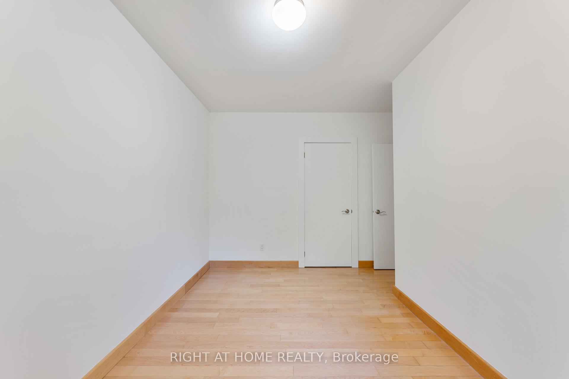 Photo 23 of 49 Tottenham Road, North York, Banbury-Don Mills — HOMEH