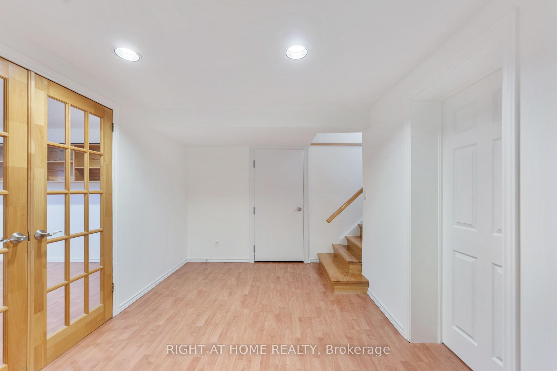 Photo 25 of 49 Tottenham Road, North York, Banbury-Don Mills — HOMEH