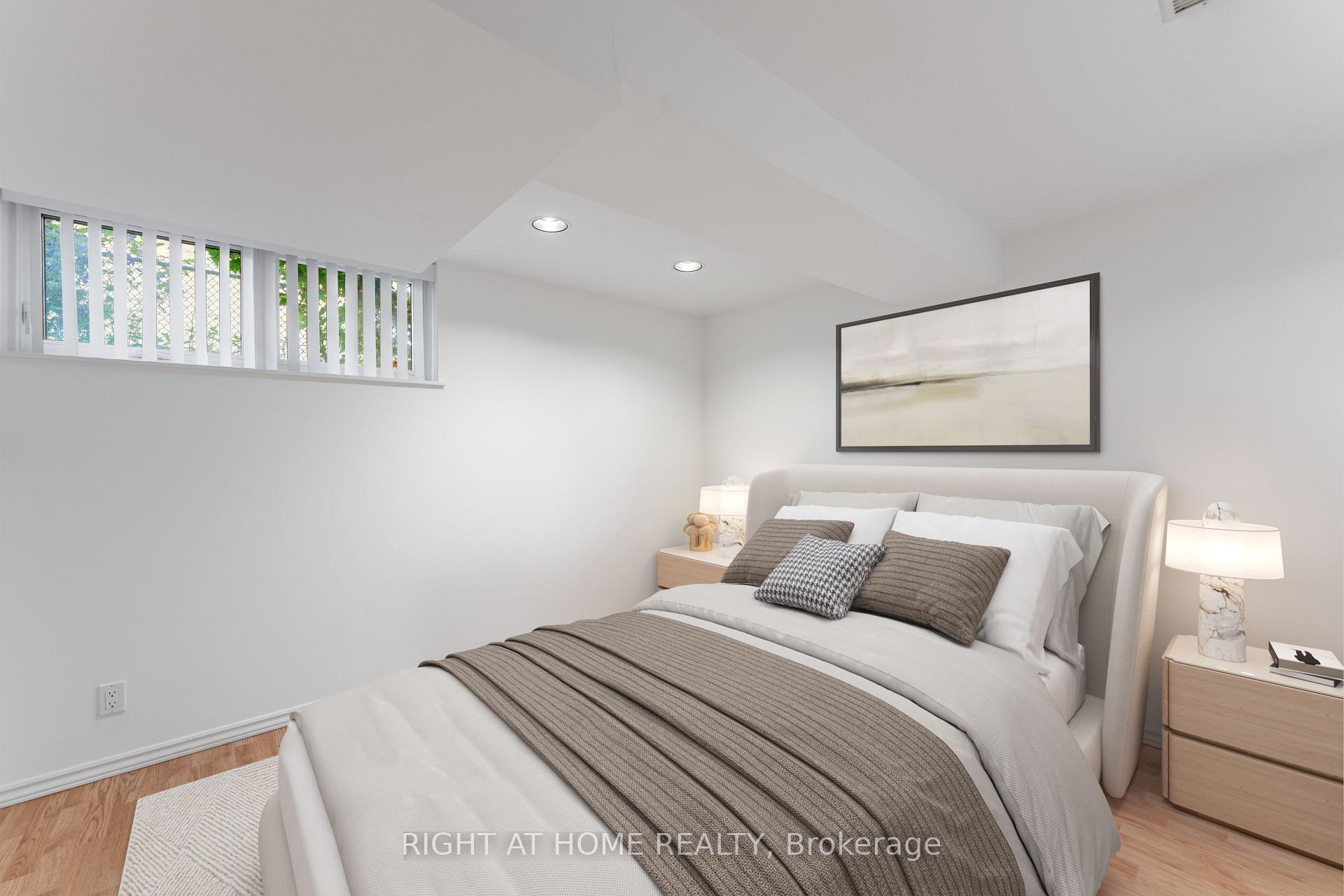 Photo 29 of 49 Tottenham Road, North York, Banbury-Don Mills — HOMEH