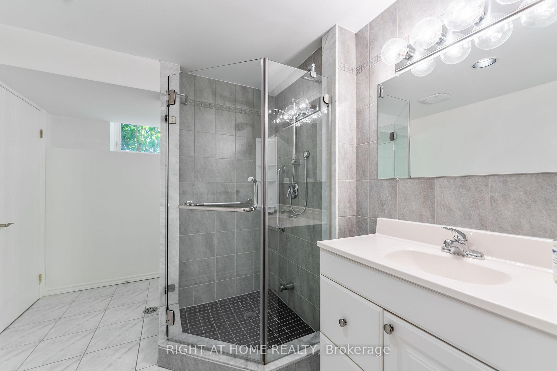Photo 31 of 49 Tottenham Road, North York, Banbury-Don Mills — HOMEH