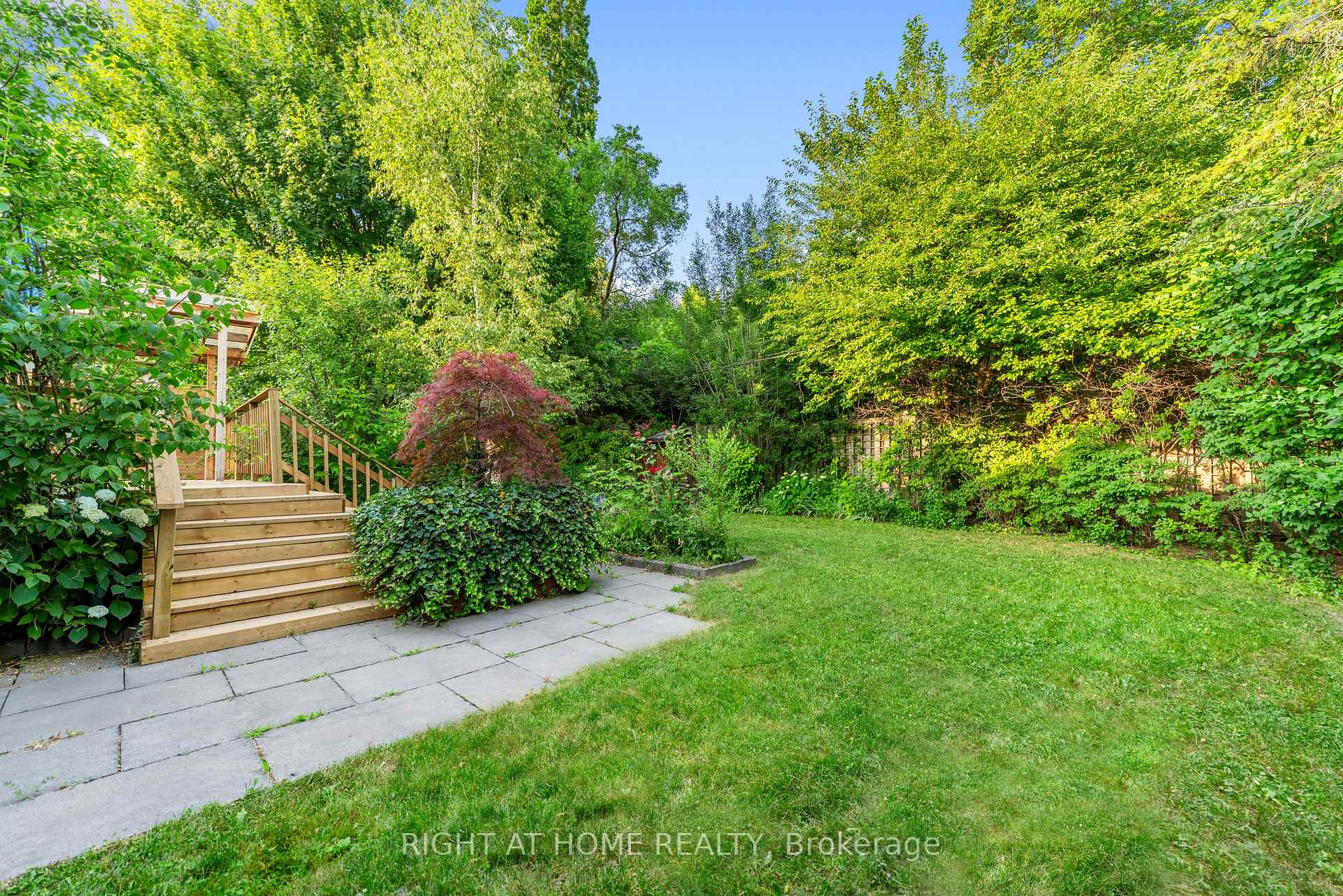 Photo 36 of 49 Tottenham Road, North York, Banbury-Don Mills — HOMEH