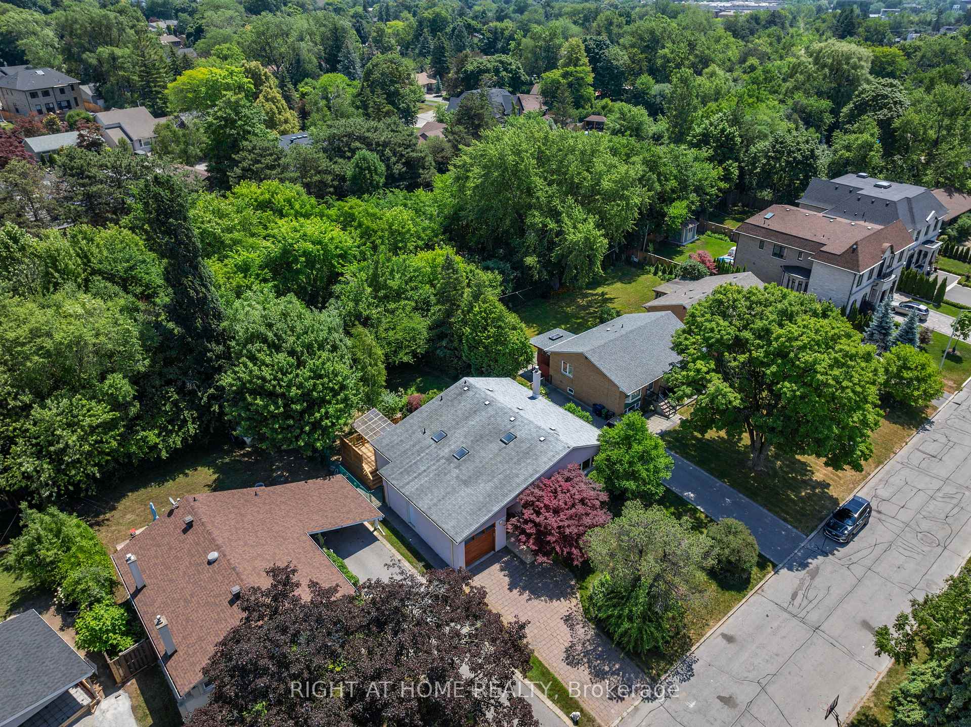 Photo 44 of 49 Tottenham Road, North York, Banbury-Don Mills — HOMEH