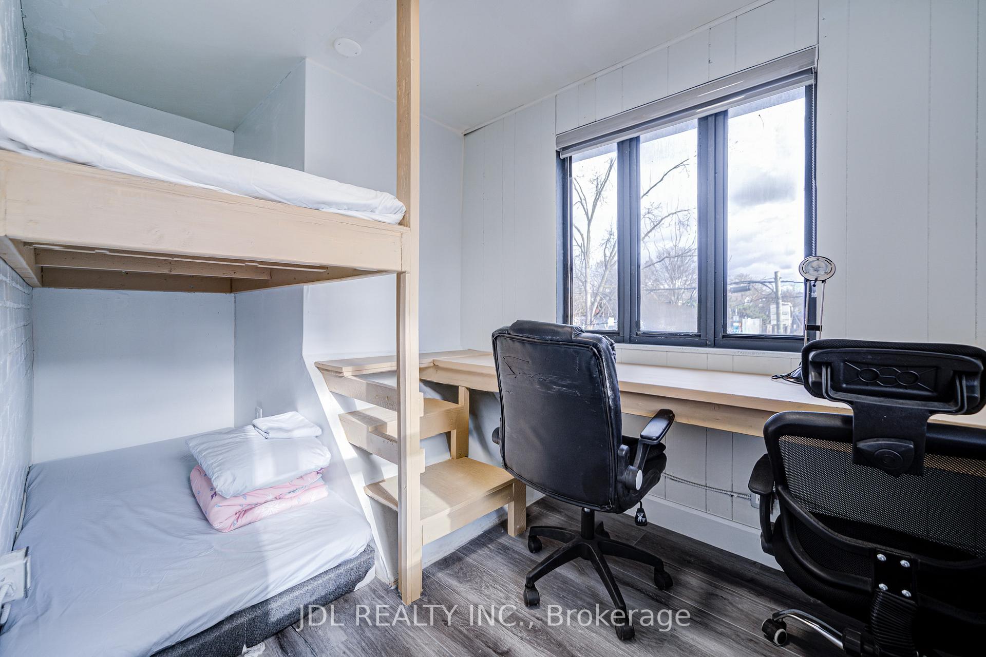 Photo 5 of Unit 6, 5 Sorauren Avenue, Toronto, Roncesvalles — HOMEH