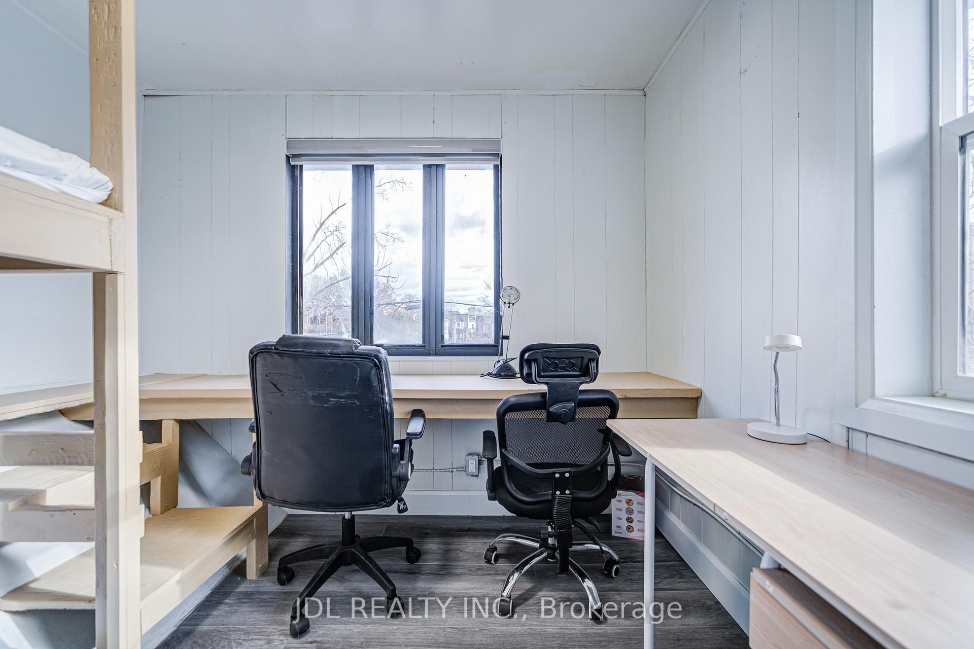Photo 6 of Unit 6, 5 Sorauren Avenue, Toronto, Roncesvalles — HOMEH