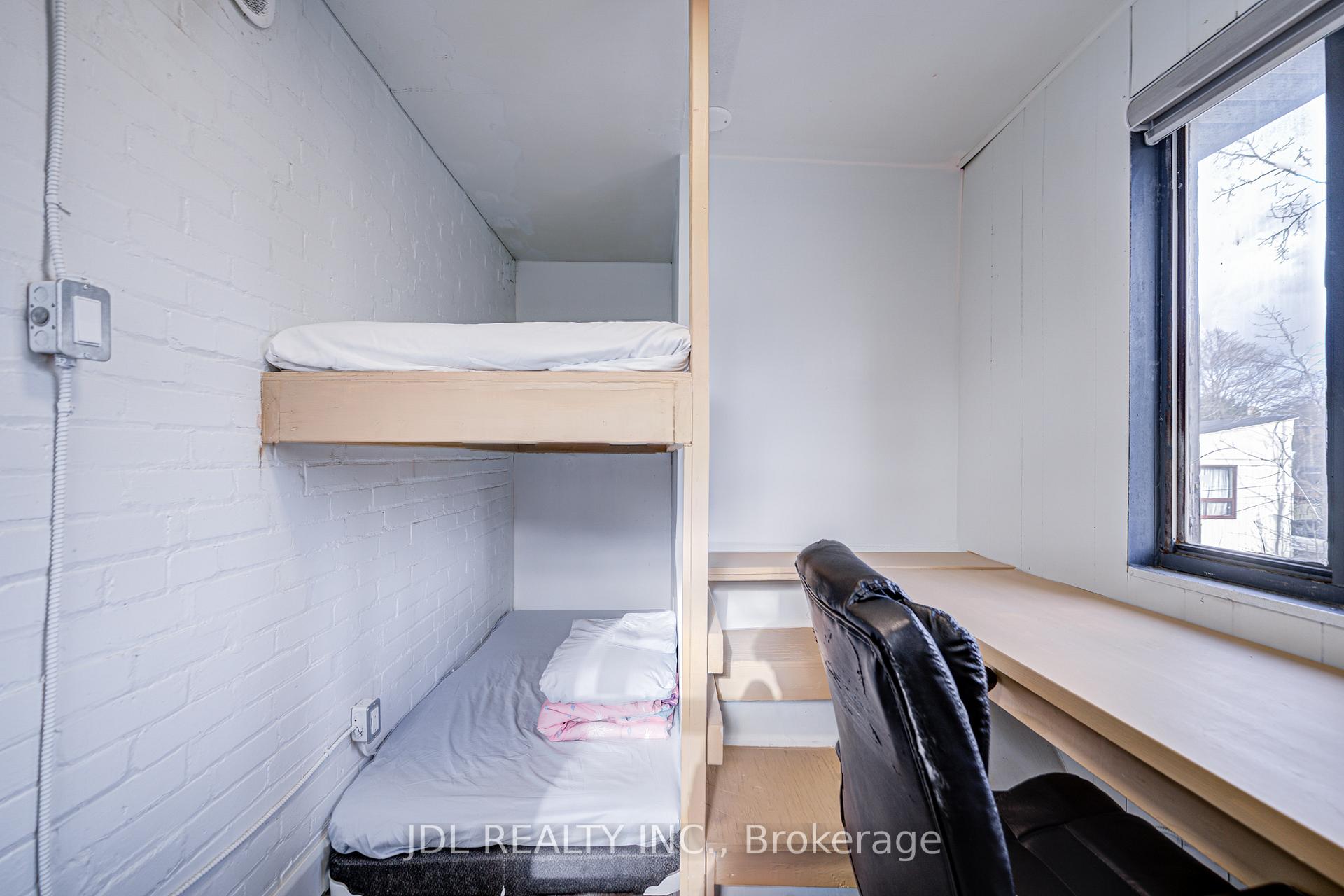 Photo 7 of Unit 6, 5 Sorauren Avenue, Toronto, Roncesvalles — HOMEH
