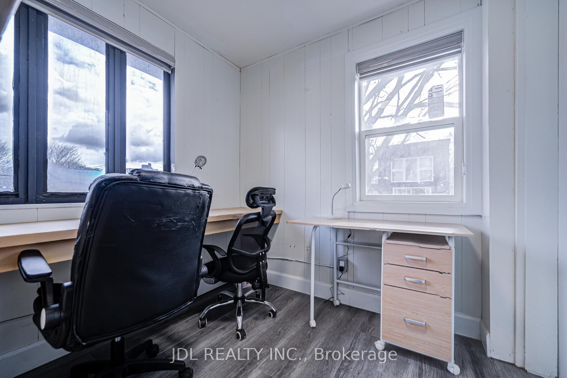 Photo 8 of Unit 6, 5 Sorauren Avenue, Toronto, Roncesvalles — HOMEH