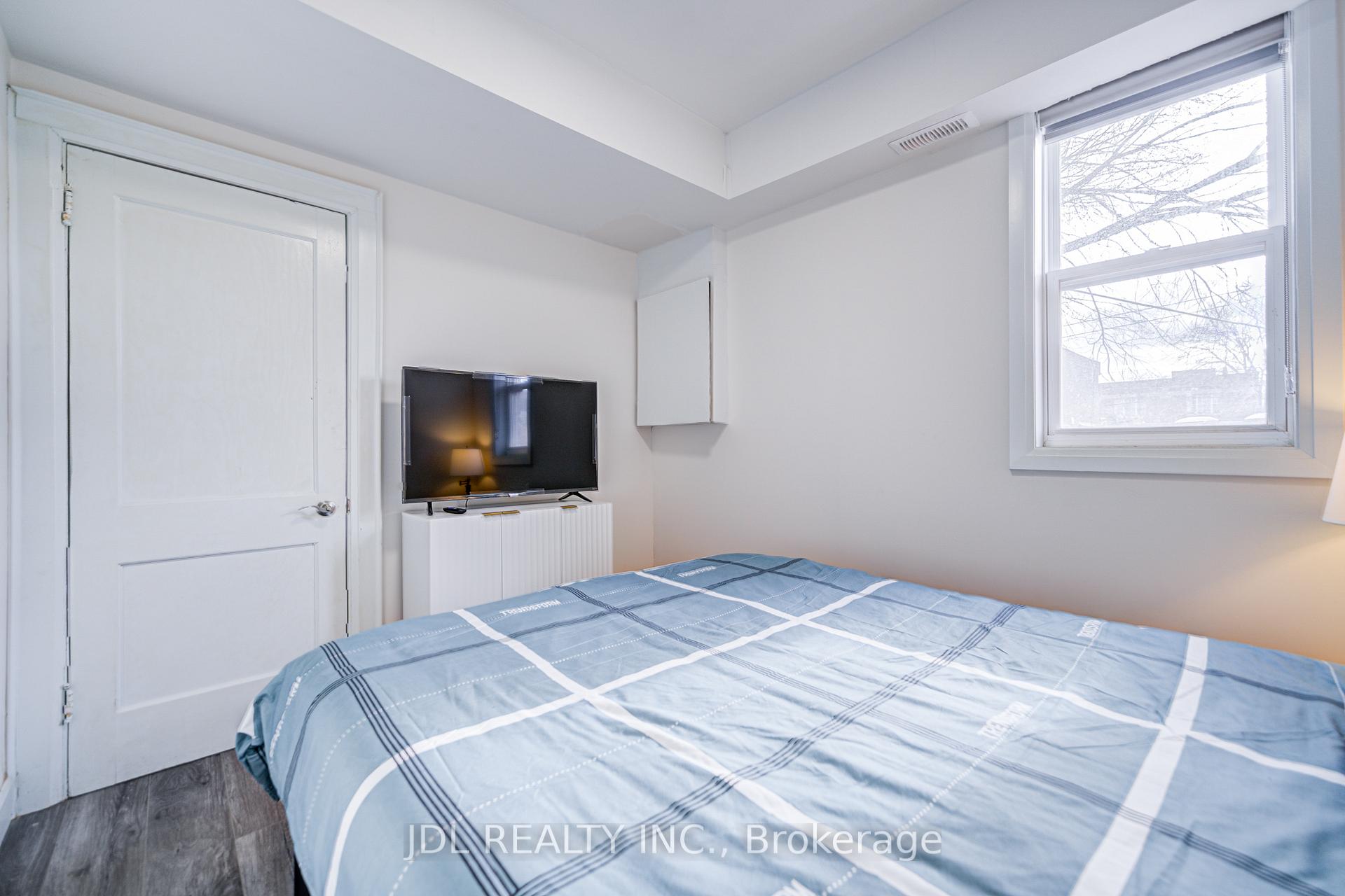 Photo 12 of Unit 6, 5 Sorauren Avenue, Toronto, Roncesvalles — HOMEH