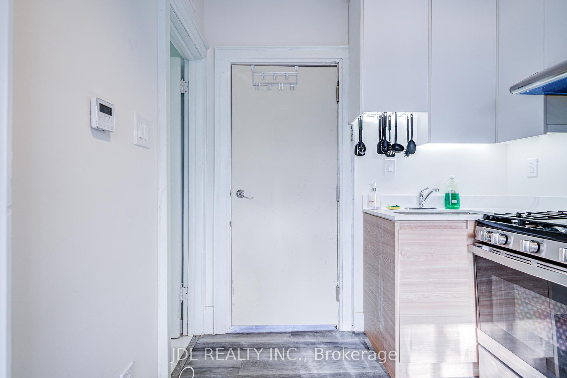 Photo 13 of Unit 6, 5 Sorauren Avenue, Toronto, Roncesvalles — HOMEH
