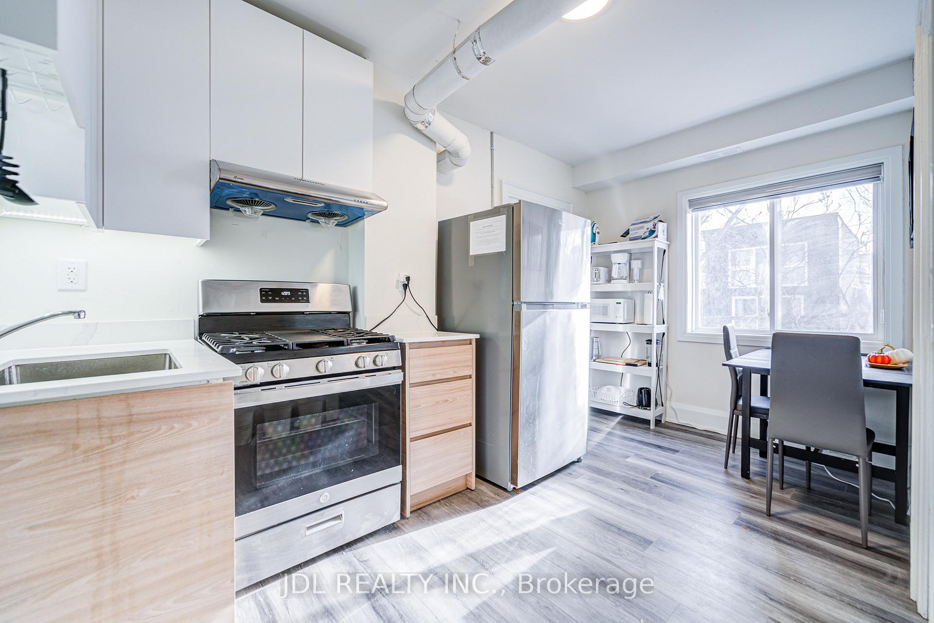 Photo 14 of Unit 6, 5 Sorauren Avenue, Toronto, Roncesvalles — HOMEH